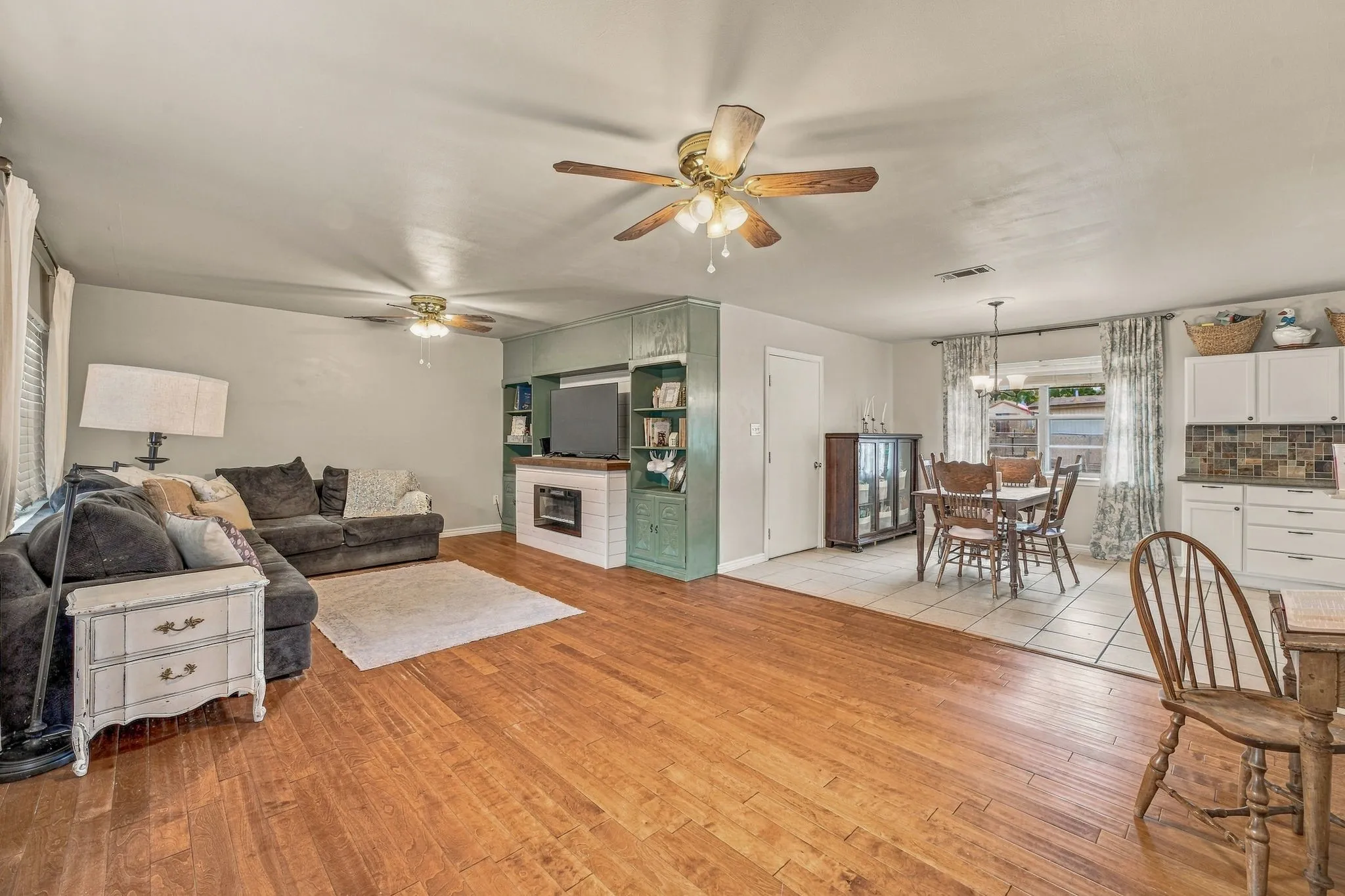 Single Family Residence For Sale in Parker County , 525 Vine Street, Weatherford, Texas 76086, 3 Bedroom, 2 Bathroom, Garage spaces, 1,370 Sqft, built in 1977, mls#21390247, Real Estate Agent in Weatherford, Homes For Sale in Parker county, Homes For Sale in Weatherford, Realtor in Weatherford Texas, Real Estate Brokerage Independent Realty Texas, Luminita Cordes Realtor