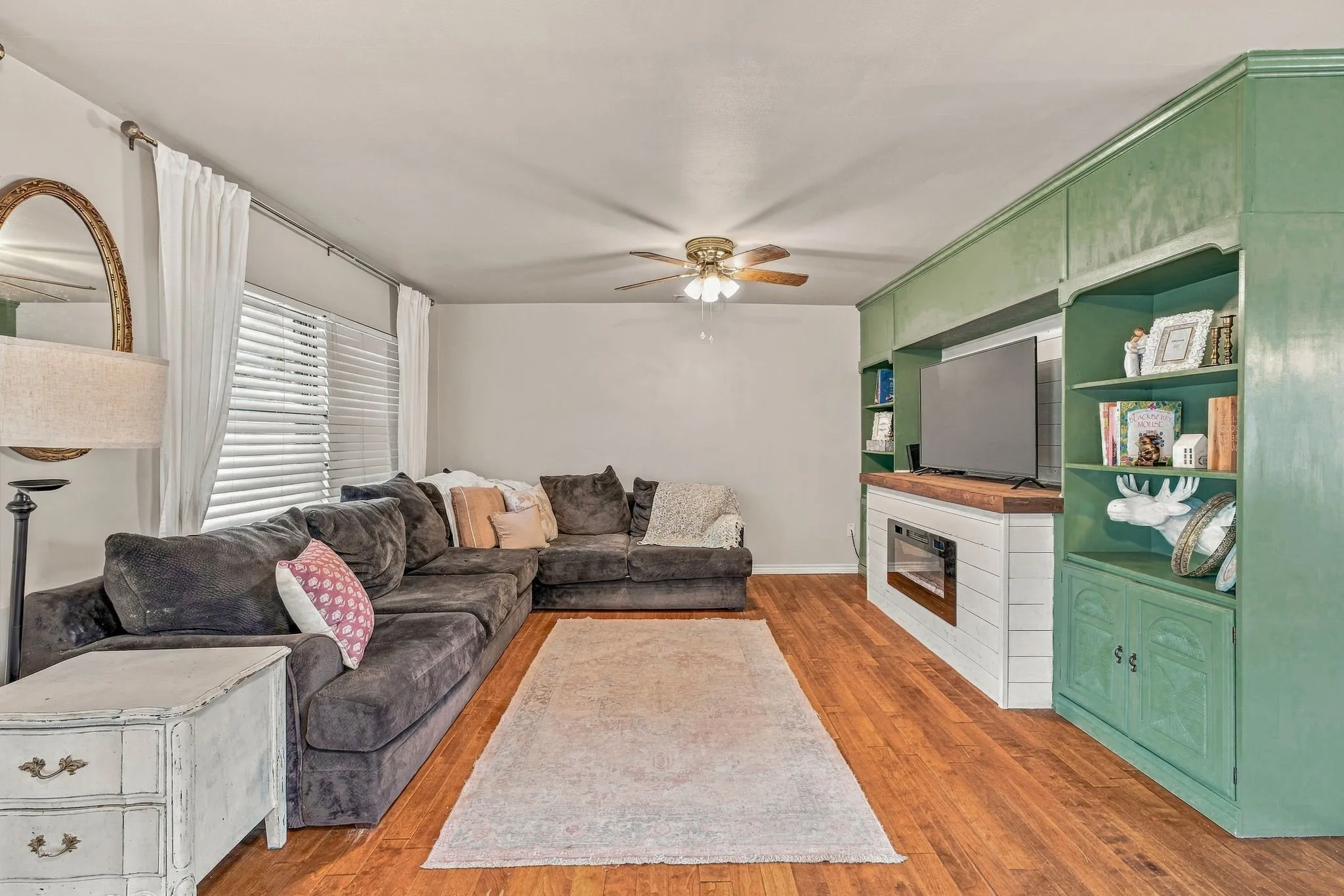 Single Family Residence For Sale in Parker County , 525 Vine Street, Weatherford, Texas 76086, 3 Bedroom, 2 Bathroom, Garage spaces, 1,370 Sqft, built in 1977, mls#21390247, Real Estate Agent in Weatherford, Homes For Sale in Parker county, Homes For Sale in Weatherford, Realtor in Weatherford Texas, Real Estate Brokerage Independent Realty Texas, Luminita Cordes Realtor