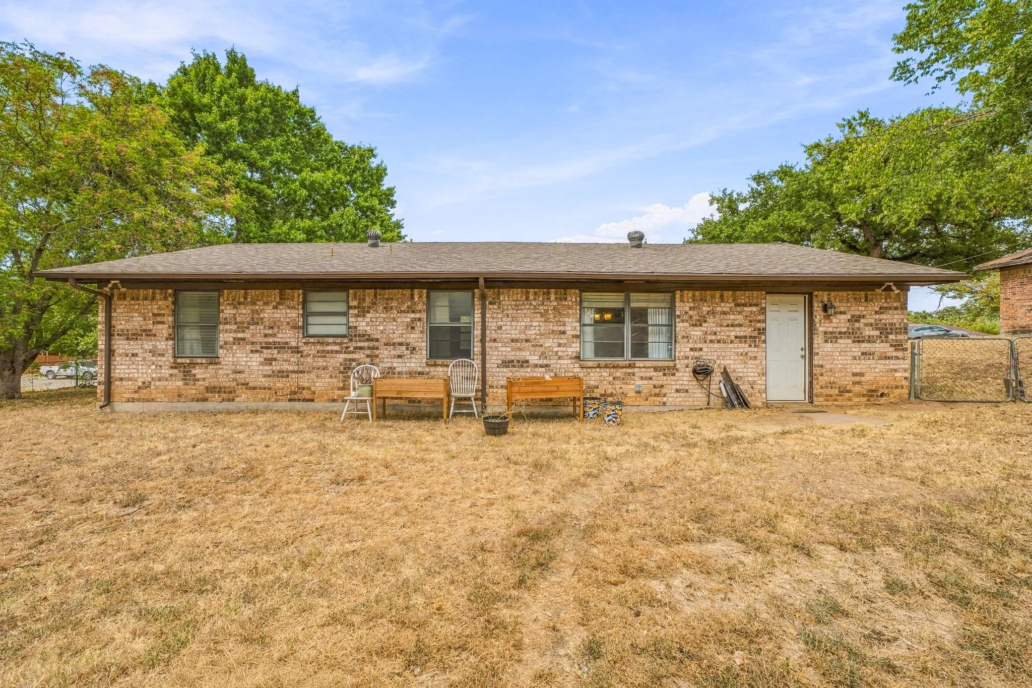 Single Family Residence For Sale in Parker County , 525 Vine Street, Weatherford, Texas 76086, 3 Bedroom, 2 Bathroom, Garage spaces, 1,370 Sqft, built in 1977, mls#21390247, Real Estate Agent in Weatherford, Homes For Sale in Parker county, Homes For Sale in Weatherford, Realtor in Weatherford Texas, Real Estate Brokerage Independent Realty Texas, Luminita Cordes Realtor