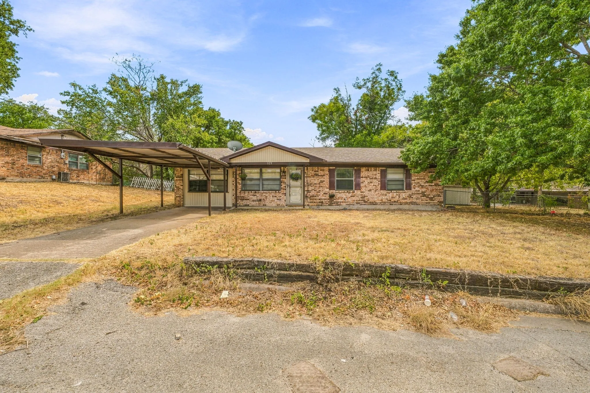 Single Family Residence For Sale in Parker County , 525 Vine Street, Weatherford, Texas 76086, 3 Bedroom, 2 Bathroom, Garage spaces, 1,370 Sqft, built in 1977, mls#21390247, Real Estate Agent in Weatherford, Homes For Sale in Parker county, Homes For Sale in Weatherford, Realtor in Weatherford Texas, Real Estate Brokerage Independent Realty Texas, Luminita Cordes Realtor