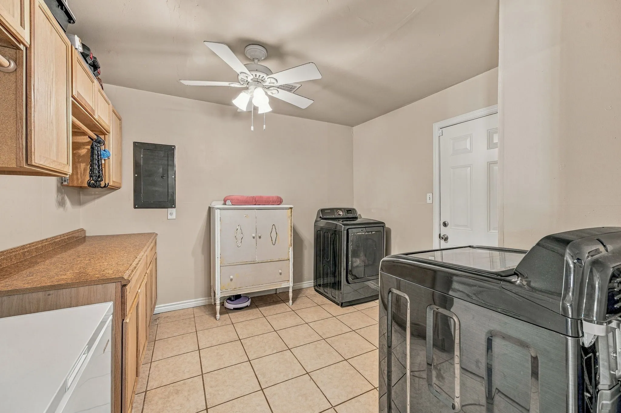 Single Family Residence For Sale in Parker County , 525 Vine Street, Weatherford, Texas 76086, 3 Bedroom, 2 Bathroom, Garage spaces, 1,370 Sqft, built in 1977, mls#21390247, Real Estate Agent in Weatherford, Homes For Sale in Parker county, Homes For Sale in Weatherford, Realtor in Weatherford Texas, Real Estate Brokerage Independent Realty Texas, Luminita Cordes Realtor