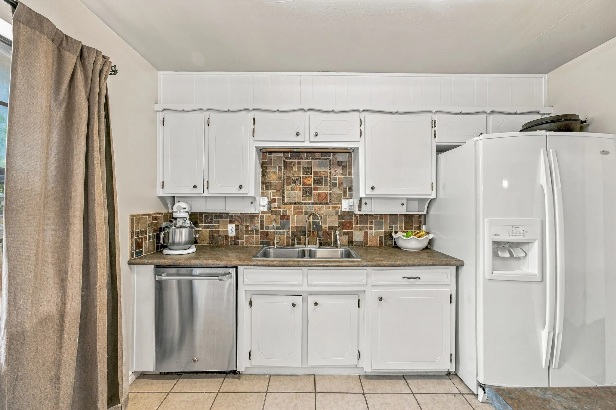 Single Family Residence For Sale in Parker County , 525 Vine Street, Weatherford, Texas 76086, 3 Bedroom, 2 Bathroom, Garage spaces, 1,370 Sqft, built in 1977, mls#21390247, Real Estate Agent in Weatherford, Homes For Sale in Parker county, Homes For Sale in Weatherford, Realtor in Weatherford Texas, Real Estate Brokerage Independent Realty Texas, Luminita Cordes Realtor