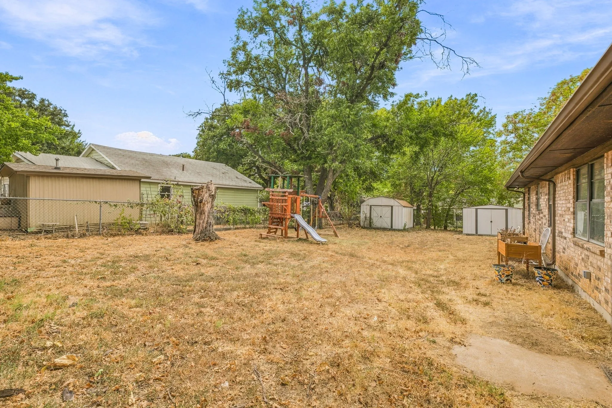 Single Family Residence For Sale in Parker County , 525 Vine Street, Weatherford, Texas 76086, 3 Bedroom, 2 Bathroom, Garage spaces, 1,370 Sqft, built in 1977, mls#21390247, Real Estate Agent in Weatherford, Homes For Sale in Parker county, Homes For Sale in Weatherford, Realtor in Weatherford Texas, Real Estate Brokerage Independent Realty Texas, Luminita Cordes Realtor
