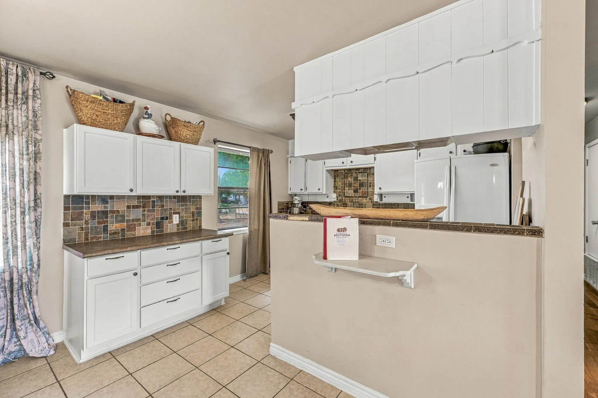 Single Family Residence For Sale in Parker County , 525 Vine Street, Weatherford, Texas 76086, 3 Bedroom, 2 Bathroom, Garage spaces, 1,370 Sqft, built in 1977, mls#21390247, Real Estate Agent in Weatherford, Homes For Sale in Parker county, Homes For Sale in Weatherford, Realtor in Weatherford Texas, Real Estate Brokerage Independent Realty Texas, Luminita Cordes Realtor