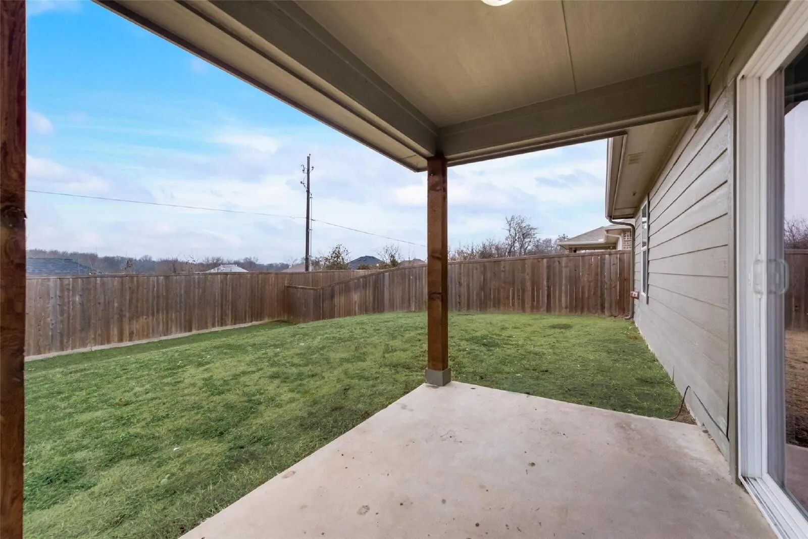 Covered patio with concrete flooring