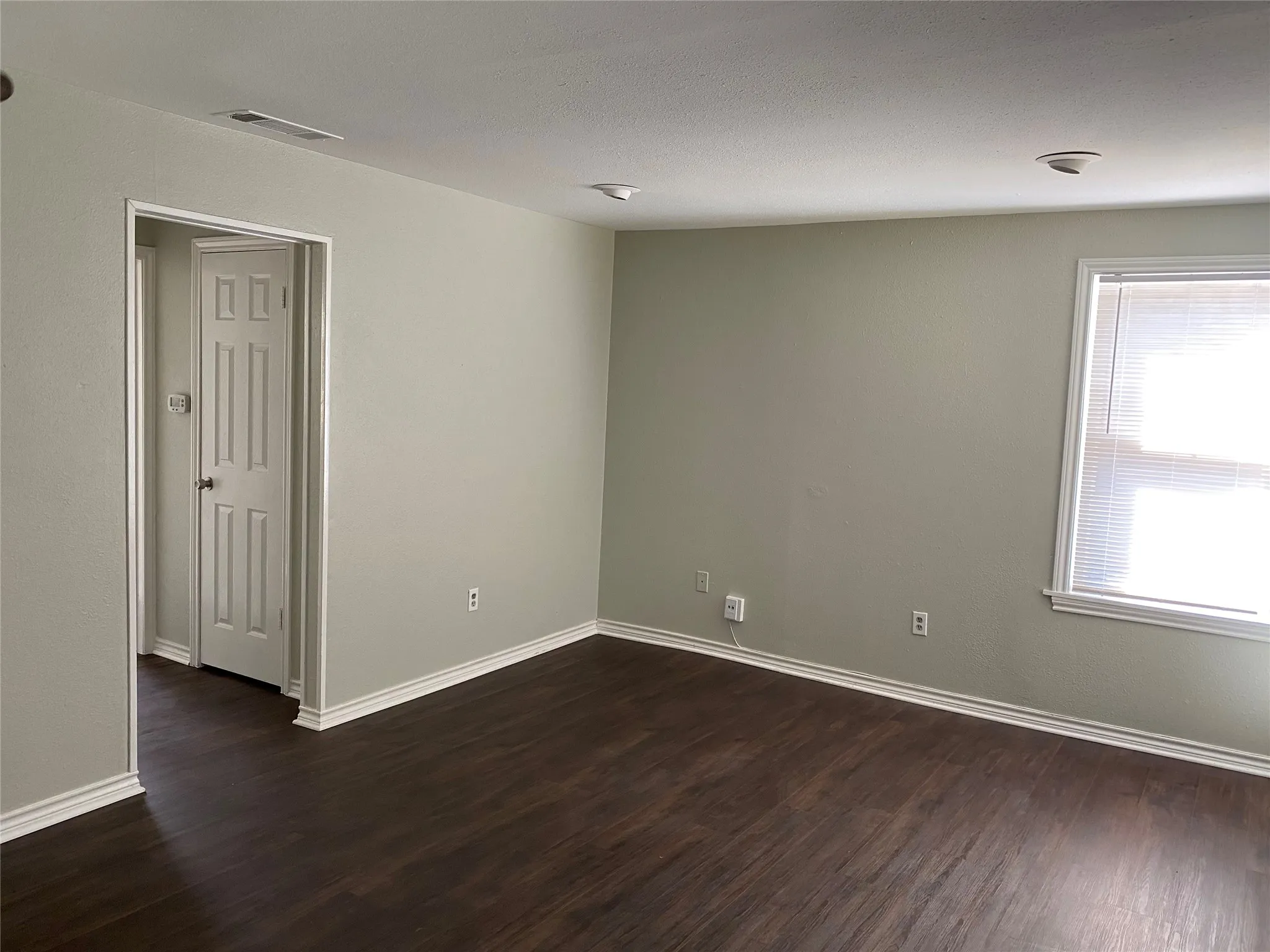 Apartment For Rent in Dallas County , 4936 Worth Street E, Dallas, Texas 75214, 1 Bedroom, 1 Bathroom, Garage spaces, 585 Sqft, built in 1909, mls#21374015, Real Estate Agent in Dallas, Homes For Rent in Dallas county, Homes For Rent in Dallas, Realtor in Dallas Texas, Real Estate Brokerage Independent Realty Texas, Luminita Cordes Realtor