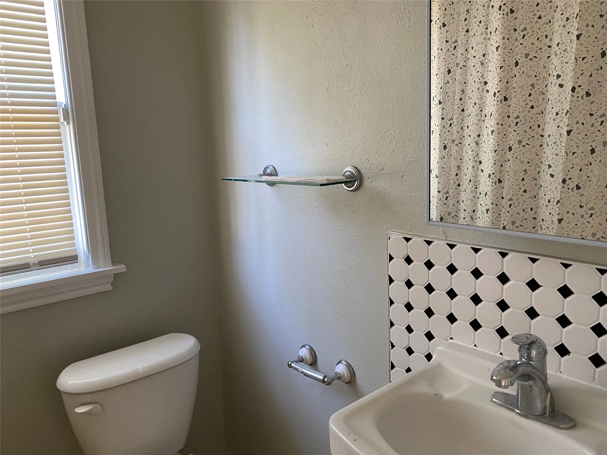 Apartment For Rent in Dallas County , 4936 Worth Street E, Dallas, Texas 75214, 1 Bedroom, 1 Bathroom, Garage spaces, 585 Sqft, built in 1909, mls#21374015, Real Estate Agent in Dallas, Homes For Rent in Dallas county, Homes For Rent in Dallas, Realtor in Dallas Texas, Real Estate Brokerage Independent Realty Texas, Luminita Cordes Realtor