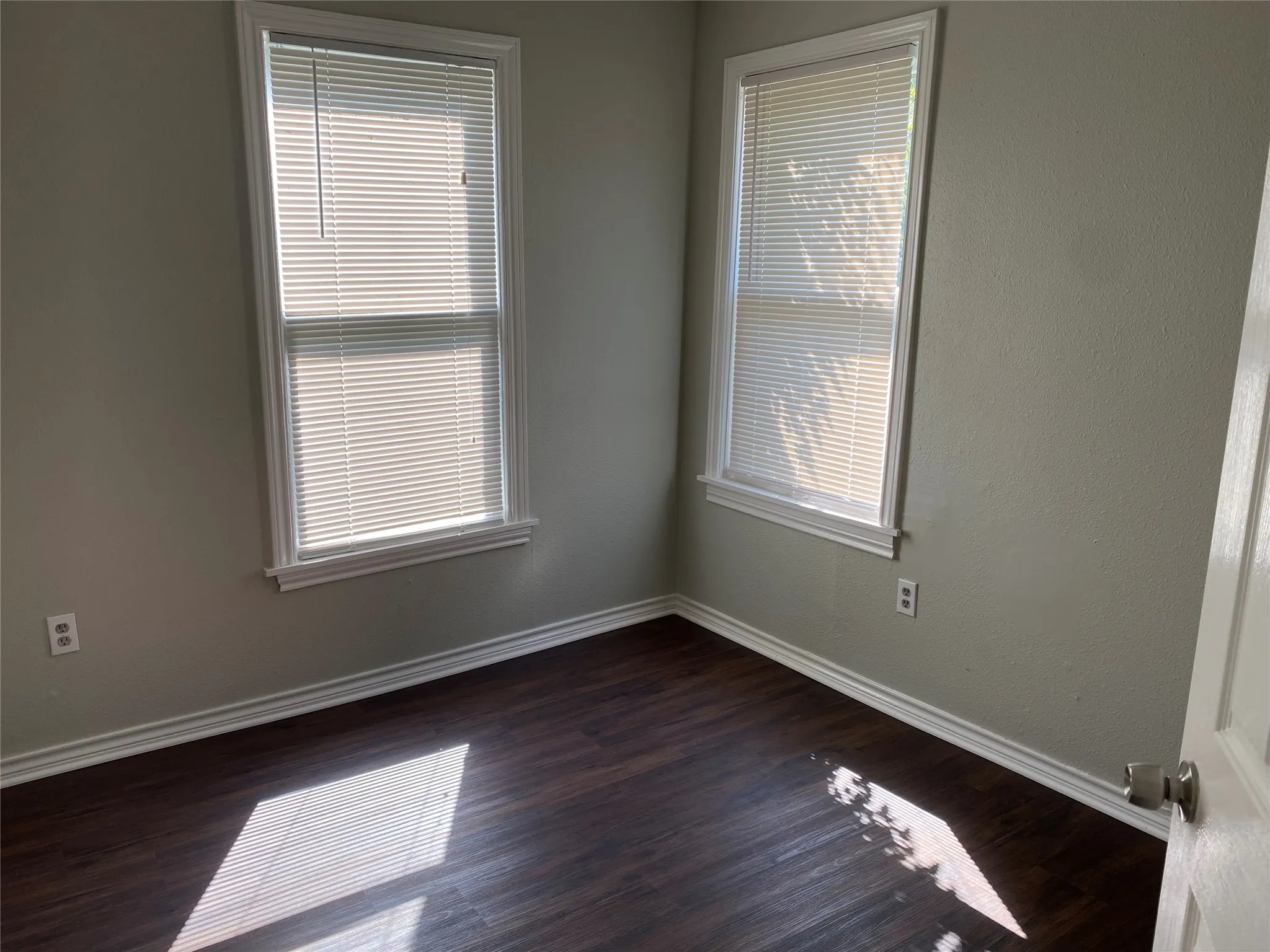 Apartment For Rent in Dallas County , 4936 Worth Street E, Dallas, Texas 75214, 1 Bedroom, 1 Bathroom, Garage spaces, 585 Sqft, built in 1909, mls#21374015, Real Estate Agent in Dallas, Homes For Rent in Dallas county, Homes For Rent in Dallas, Realtor in Dallas Texas, Real Estate Brokerage Independent Realty Texas, Luminita Cordes Realtor