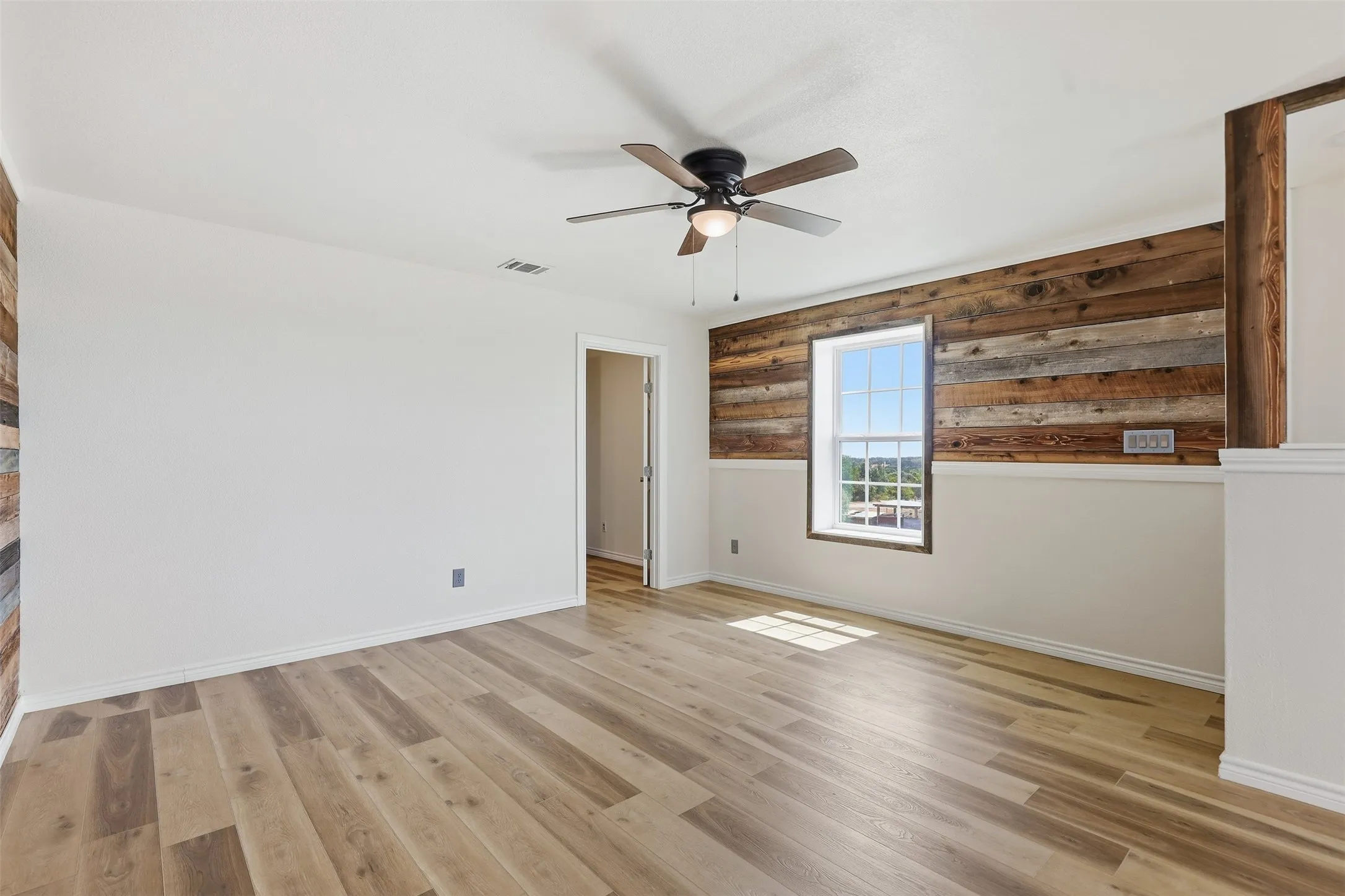 Single Family Residence For Sale in Parker County , 3933 Sarra Lane, Springtown, Texas 76082, 1 Bedroom, 2 Bathroom, 2 Garage spaces, 2,880 Sqft, built in 2021, mls#21388242, Real Estate Agent in Springtown, Homes For Sale in Parker county, Homes For Sale in Springtown, Realtor in Springtown Texas, Real Estate Brokerage Independent Realty Texas, Luminita Cordes Realtor