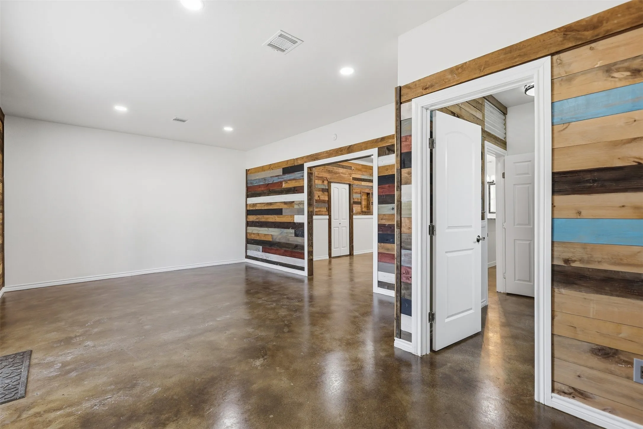 Single Family Residence For Sale in Parker County , 3933 Sarra Lane, Springtown, Texas 76082, 1 Bedroom, 2 Bathroom, 2 Garage spaces, 2,880 Sqft, built in 2021, mls#21388242, Real Estate Agent in Springtown, Homes For Sale in Parker county, Homes For Sale in Springtown, Realtor in Springtown Texas, Real Estate Brokerage Independent Realty Texas, Luminita Cordes Realtor