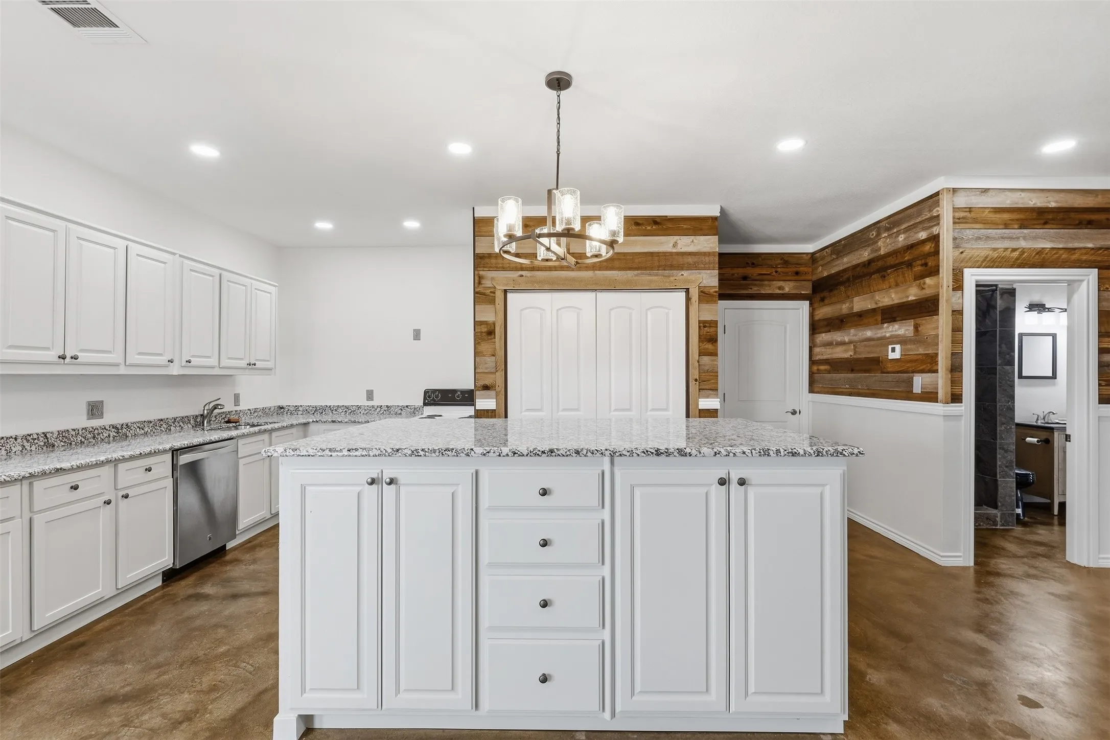 Single Family Residence For Sale in Parker County , 3933 Sarra Lane, Springtown, Texas 76082, 1 Bedroom, 2 Bathroom, 2 Garage spaces, 2,880 Sqft, built in 2021, mls#21388242, Real Estate Agent in Springtown, Homes For Sale in Parker county, Homes For Sale in Springtown, Realtor in Springtown Texas, Real Estate Brokerage Independent Realty Texas, Luminita Cordes Realtor