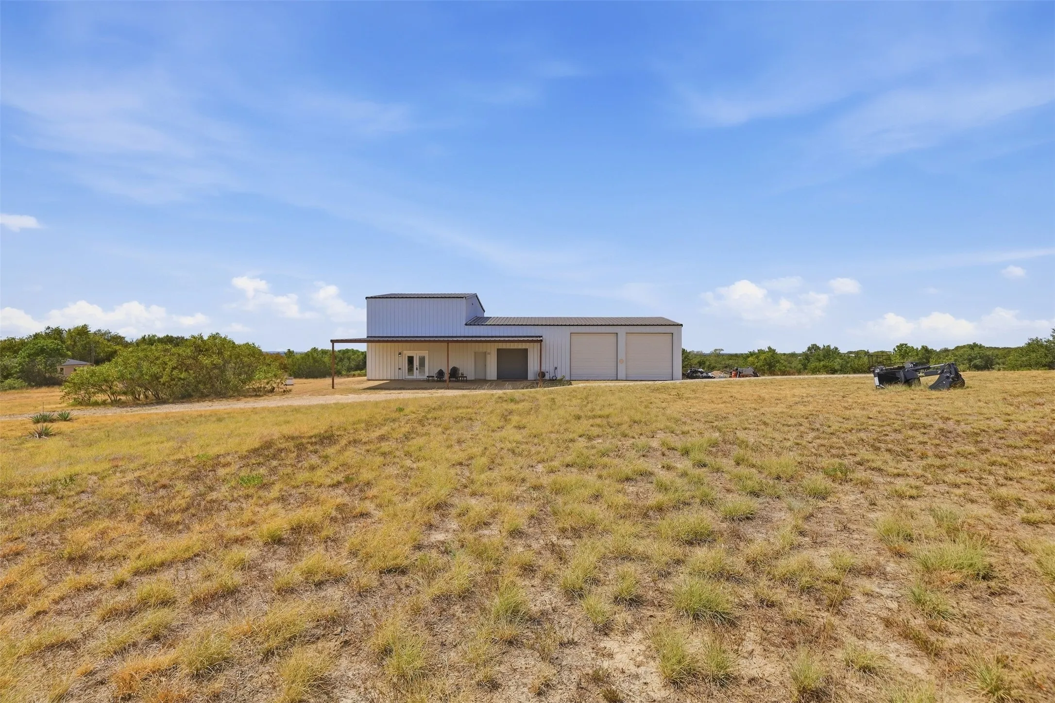 Single Family Residence For Sale in Parker County , 3933 Sarra Lane, Springtown, Texas 76082, 1 Bedroom, 2 Bathroom, 2 Garage spaces, 2,880 Sqft, built in 2021, mls#21388242, Real Estate Agent in Springtown, Homes For Sale in Parker county, Homes For Sale in Springtown, Realtor in Springtown Texas, Real Estate Brokerage Independent Realty Texas, Luminita Cordes Realtor