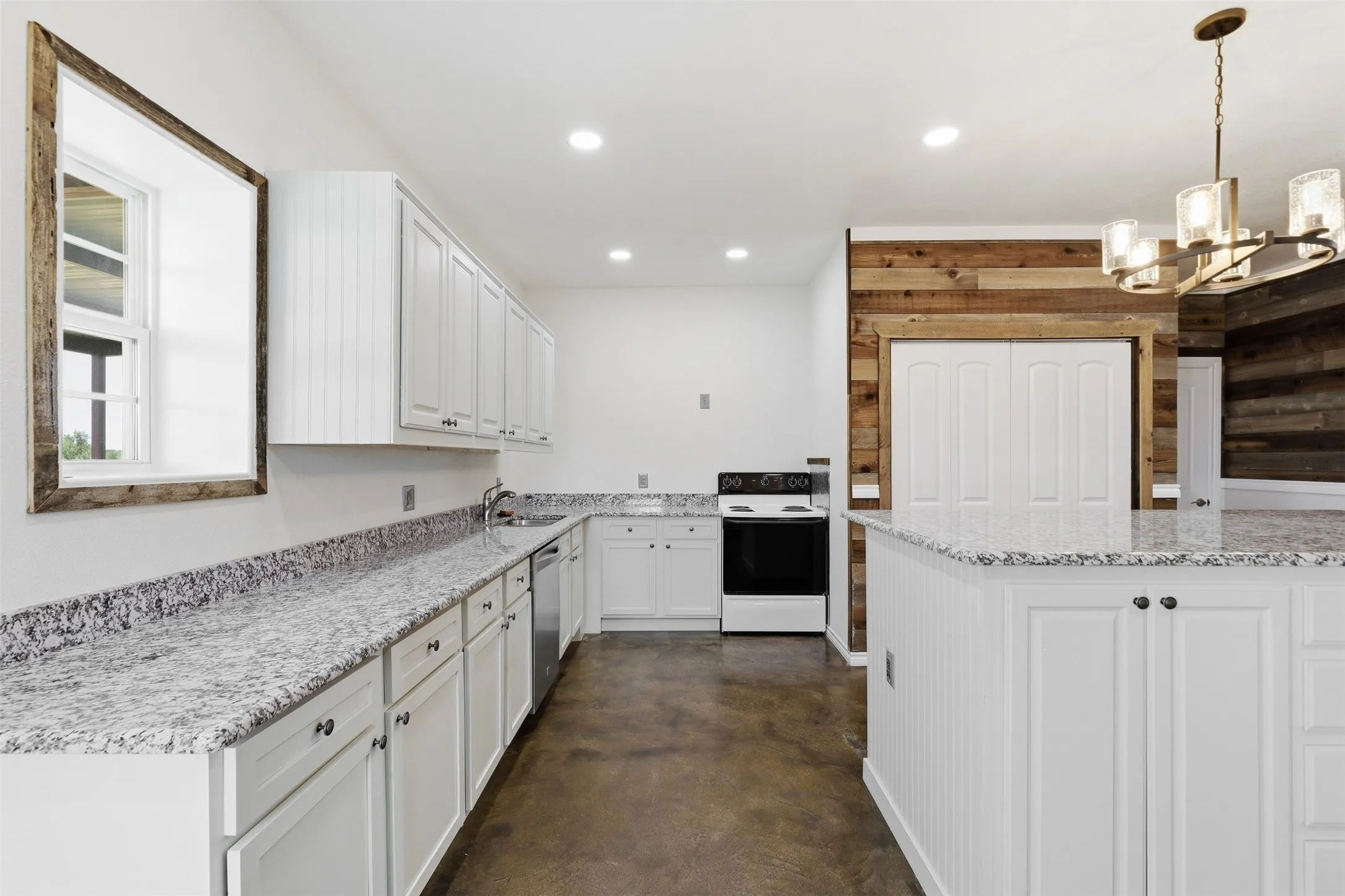 Single Family Residence For Sale in Parker County , 3933 Sarra Lane, Springtown, Texas 76082, 1 Bedroom, 2 Bathroom, 2 Garage spaces, 2,880 Sqft, built in 2021, mls#21388242, Real Estate Agent in Springtown, Homes For Sale in Parker county, Homes For Sale in Springtown, Realtor in Springtown Texas, Real Estate Brokerage Independent Realty Texas, Luminita Cordes Realtor