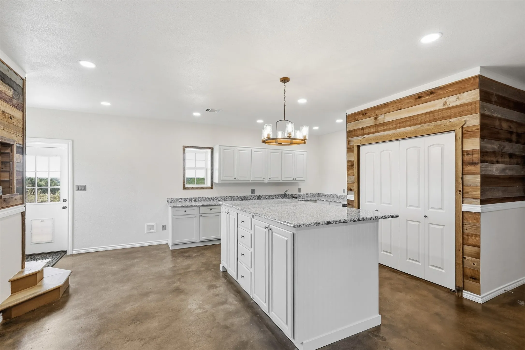 Single Family Residence For Sale in Parker County , 3933 Sarra Lane, Springtown, Texas 76082, 1 Bedroom, 2 Bathroom, 2 Garage spaces, 2,880 Sqft, built in 2021, mls#21388242, Real Estate Agent in Springtown, Homes For Sale in Parker county, Homes For Sale in Springtown, Realtor in Springtown Texas, Real Estate Brokerage Independent Realty Texas, Luminita Cordes Realtor