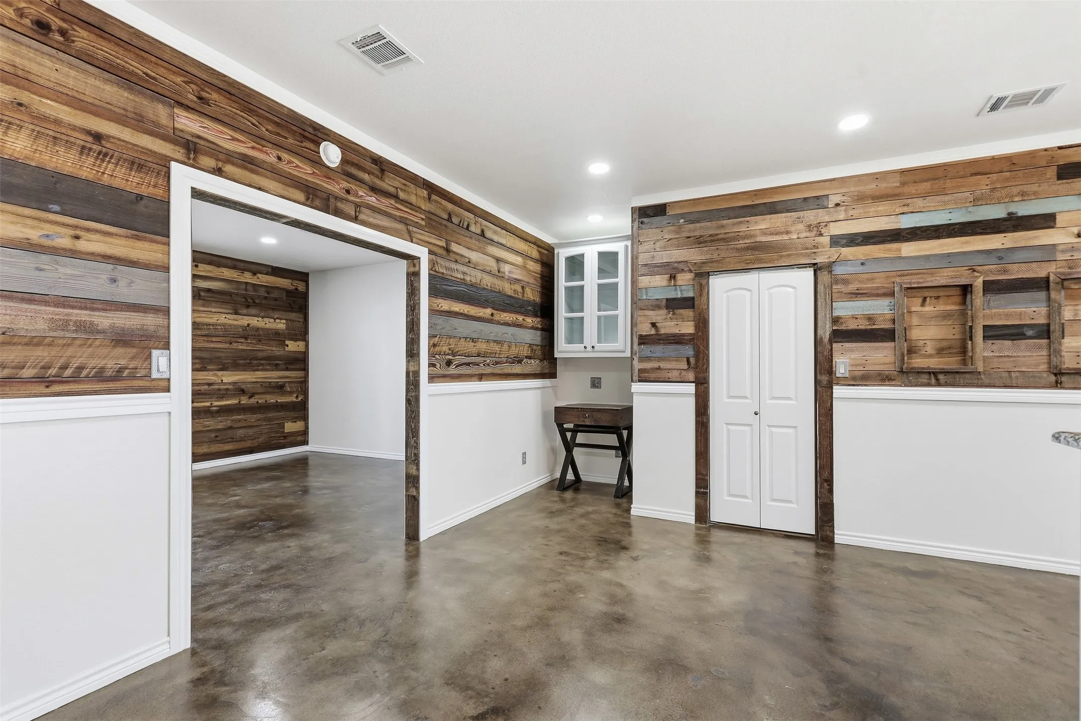 Single Family Residence For Sale in Parker County , 3933 Sarra Lane, Springtown, Texas 76082, 1 Bedroom, 2 Bathroom, 2 Garage spaces, 2,880 Sqft, built in 2021, mls#21388242, Real Estate Agent in Springtown, Homes For Sale in Parker county, Homes For Sale in Springtown, Realtor in Springtown Texas, Real Estate Brokerage Independent Realty Texas, Luminita Cordes Realtor