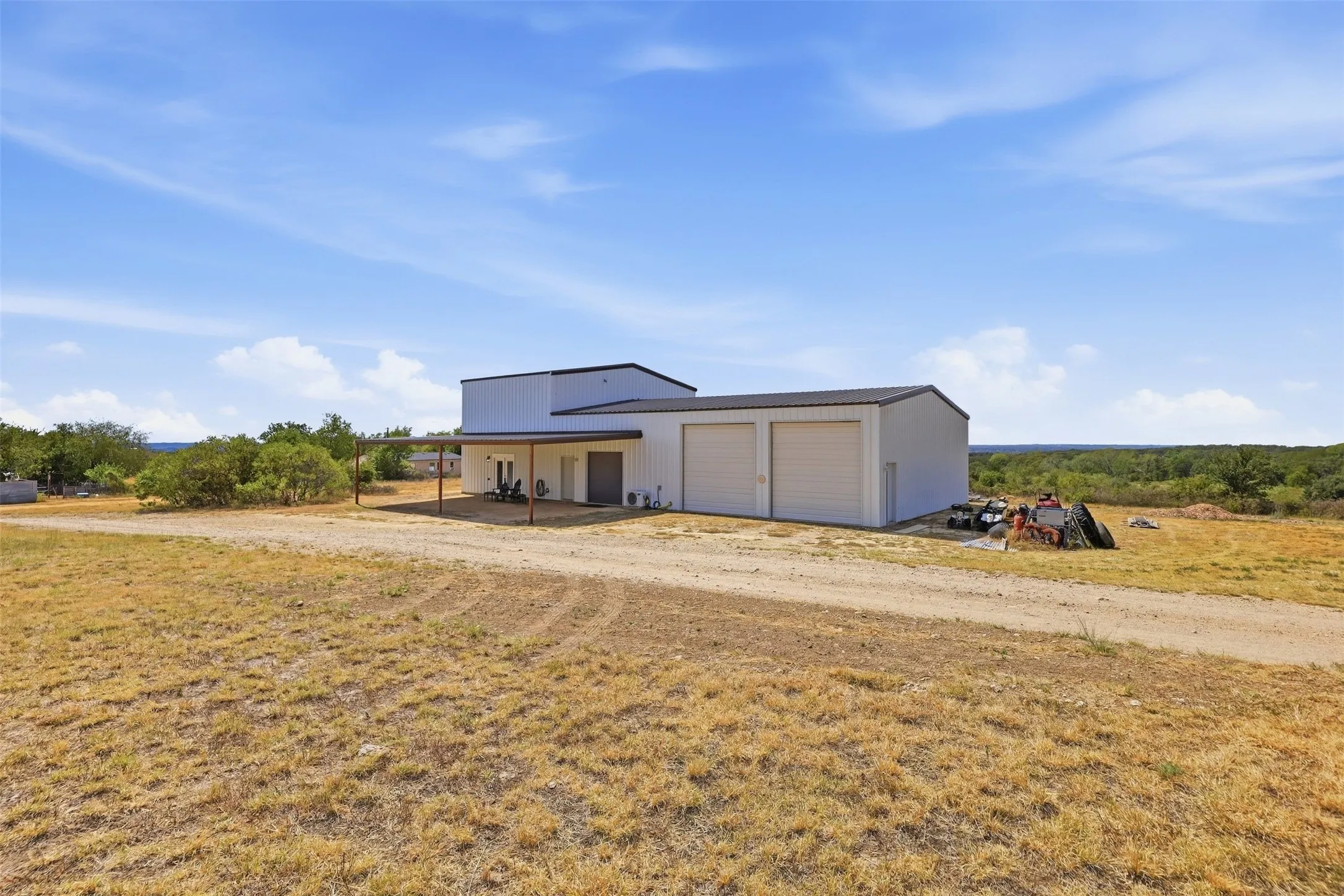 Single Family Residence For Sale in Parker County , 3933 Sarra Lane, Springtown, Texas 76082, 1 Bedroom, 2 Bathroom, 2 Garage spaces, 2,880 Sqft, built in 2021, mls#21388242, Real Estate Agent in Springtown, Homes For Sale in Parker county, Homes For Sale in Springtown, Realtor in Springtown Texas, Real Estate Brokerage Independent Realty Texas, Luminita Cordes Realtor
