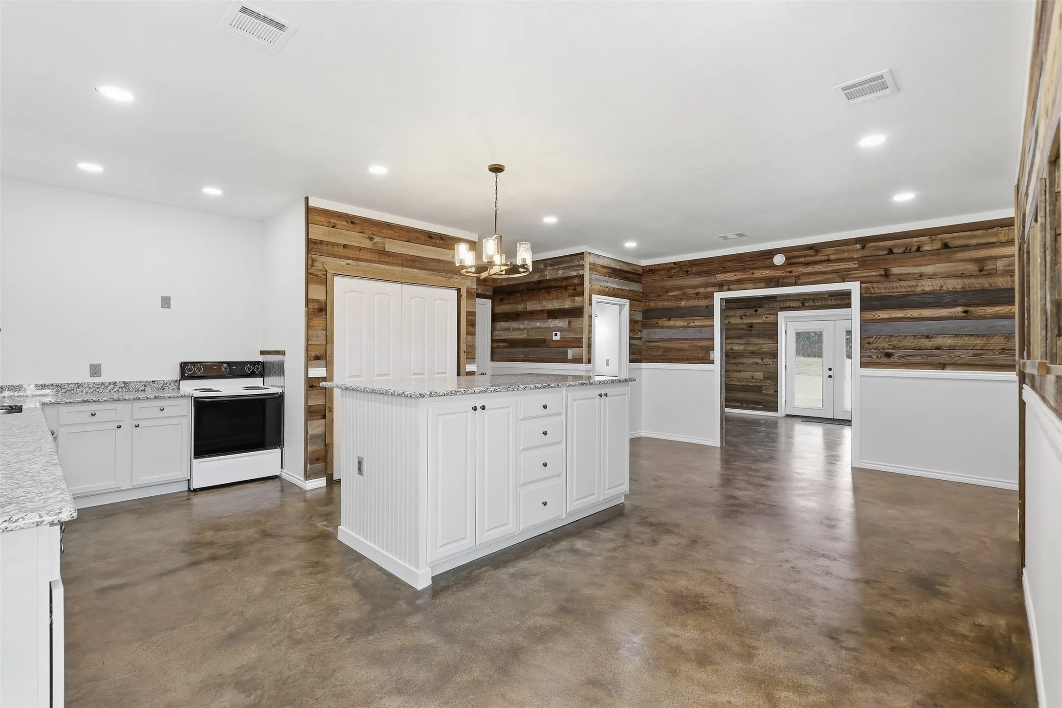 Single Family Residence For Sale in Parker County , 3933 Sarra Lane, Springtown, Texas 76082, 1 Bedroom, 2 Bathroom, 2 Garage spaces, 2,880 Sqft, built in 2021, mls#21388242, Real Estate Agent in Springtown, Homes For Sale in Parker county, Homes For Sale in Springtown, Realtor in Springtown Texas, Real Estate Brokerage Independent Realty Texas, Luminita Cordes Realtor