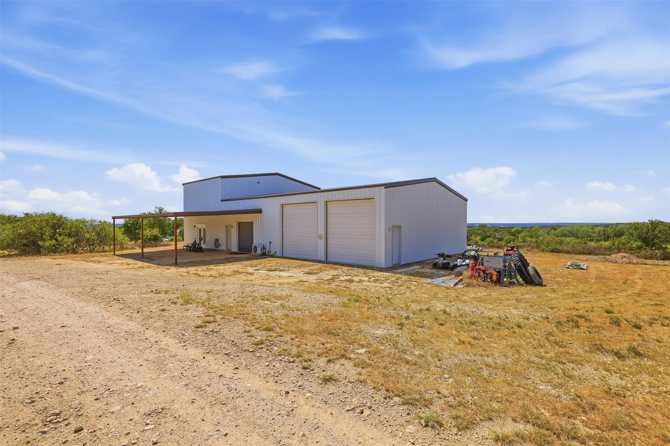 Single Family Residence For Sale in Parker County , 3933 Sarra Lane, Springtown, Texas 76082, 1 Bedroom, 2 Bathroom, 2 Garage spaces, 2,880 Sqft, built in 2021, mls#21388242, Real Estate Agent in Springtown, Homes For Sale in Parker county, Homes For Sale in Springtown, Realtor in Springtown Texas, Real Estate Brokerage Independent Realty Texas, Luminita Cordes Realtor