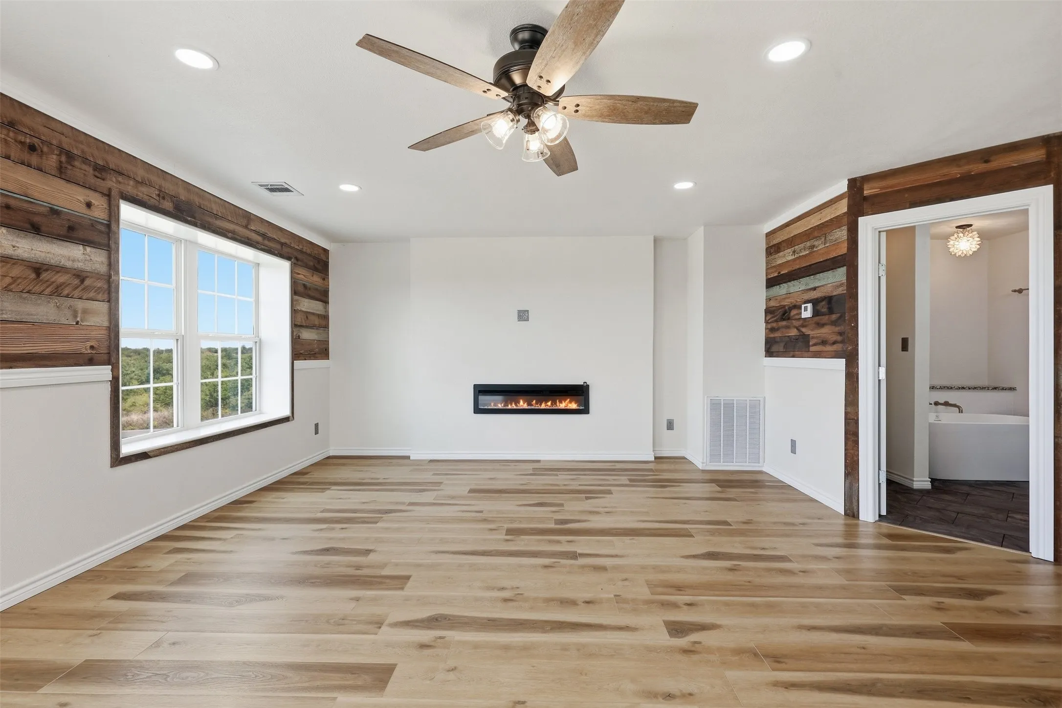 Single Family Residence For Sale in Parker County , 3933 Sarra Lane, Springtown, Texas 76082, 1 Bedroom, 2 Bathroom, 2 Garage spaces, 2,880 Sqft, built in 2021, mls#21388242, Real Estate Agent in Springtown, Homes For Sale in Parker county, Homes For Sale in Springtown, Realtor in Springtown Texas, Real Estate Brokerage Independent Realty Texas, Luminita Cordes Realtor