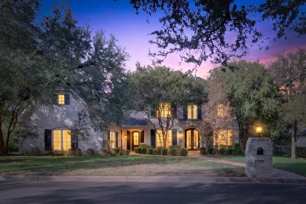 Single Family Residence For Sale in Mc Lennan County , 141 Shady Trail, Mc Gregor, Texas 76657, 4 Bedroom, 4 Bathroom, 3 Garage spaces, 4,441 Sqft, built in 2005, mls#21382540, Real Estate Agent in Mc Gregor, Homes For Sale in Mc Lennan county, Homes For Sale in Mc Gregor, Realtor in Mc Gregor Texas, Real Estate Brokerage Independent Realty Texas, Luminita Cordes Realtor