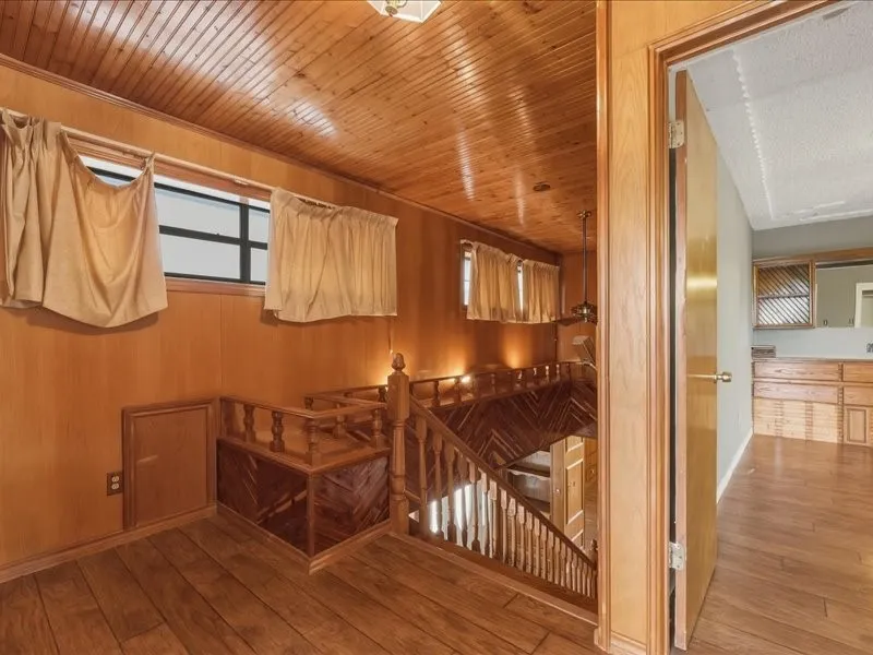 Single Family Residence For Sale in Johnson County , 3604 Conveyor Drive, Burleson, Texas 76028, 5 Bedroom, 4 Bathroom, 2 Garage spaces, 4,780 Sqft, built in 1988, mls#21388095, Real Estate Agent in Burleson, Homes For Sale in Johnson county, Homes For Sale in Burleson, Realtor in Burleson Texas, Real Estate Brokerage Independent Realty Texas, Luminita Cordes Realtor