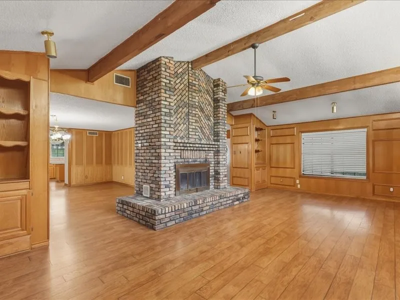 Single Family Residence For Sale in Johnson County , 3604 Conveyor Drive, Burleson, Texas 76028, 5 Bedroom, 4 Bathroom, 2 Garage spaces, 4,780 Sqft, built in 1988, mls#21388095, Real Estate Agent in Burleson, Homes For Sale in Johnson county, Homes For Sale in Burleson, Realtor in Burleson Texas, Real Estate Brokerage Independent Realty Texas, Luminita Cordes Realtor