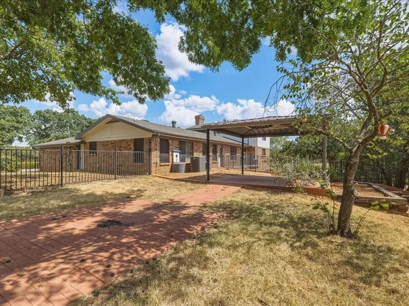 Single Family Residence For Sale in Johnson County , 3604 Conveyor Drive, Burleson, Texas 76028, 5 Bedroom, 4 Bathroom, 2 Garage spaces, 4,780 Sqft, built in 1988, mls#21388095, Real Estate Agent in Burleson, Homes For Sale in Johnson county, Homes For Sale in Burleson, Realtor in Burleson Texas, Real Estate Brokerage Independent Realty Texas, Luminita Cordes Realtor