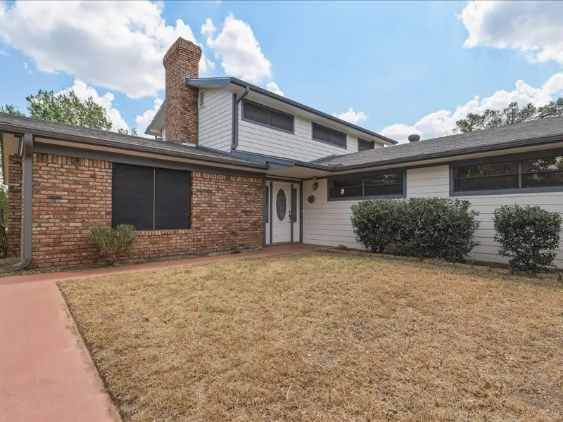 Single Family Residence For Sale in Johnson County , 3604 Conveyor Drive, Burleson, Texas 76028, 5 Bedroom, 4 Bathroom, 2 Garage spaces, 4,780 Sqft, built in 1988, mls#21388095, Real Estate Agent in Burleson, Homes For Sale in Johnson county, Homes For Sale in Burleson, Realtor in Burleson Texas, Real Estate Brokerage Independent Realty Texas, Luminita Cordes Realtor