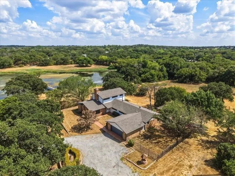 Single Family Residence For Sale in Johnson County , 3604 Conveyor Drive, Burleson, Texas 76028, 5 Bedroom, 4 Bathroom, 2 Garage spaces, 4,780 Sqft, built in 1988, mls#21388095, Real Estate Agent in Burleson, Homes For Sale in Johnson county, Homes For Sale in Burleson, Realtor in Burleson Texas, Real Estate Brokerage Independent Realty Texas, Luminita Cordes Realtor