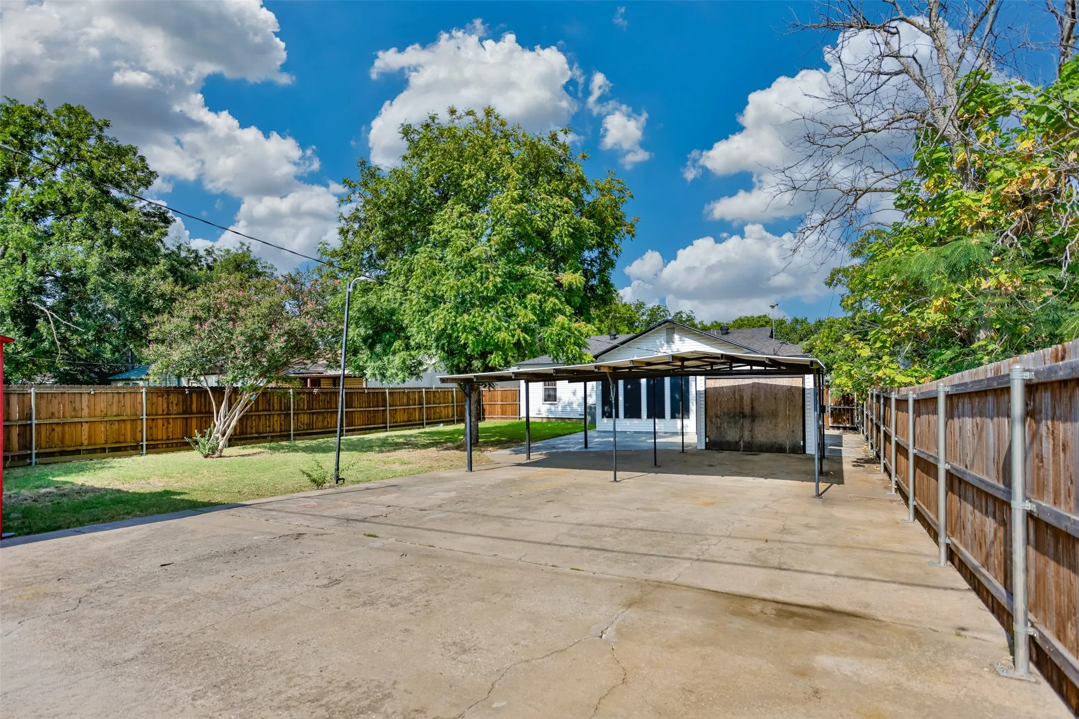 Single Family Residence For Sale in Cooke County , 1206 N Morris Street, Gainesville, Texas 76240, 2 Bedroom, 1 Bathroom, Garage spaces, 1,048 Sqft, built in 1950, mls#21388801, Real Estate Agent in Gainesville, Homes For Sale in Cooke county, Homes For Sale in Gainesville, Realtor in Gainesville Texas, Real Estate Brokerage Independent Realty Texas, Luminita Cordes Realtor