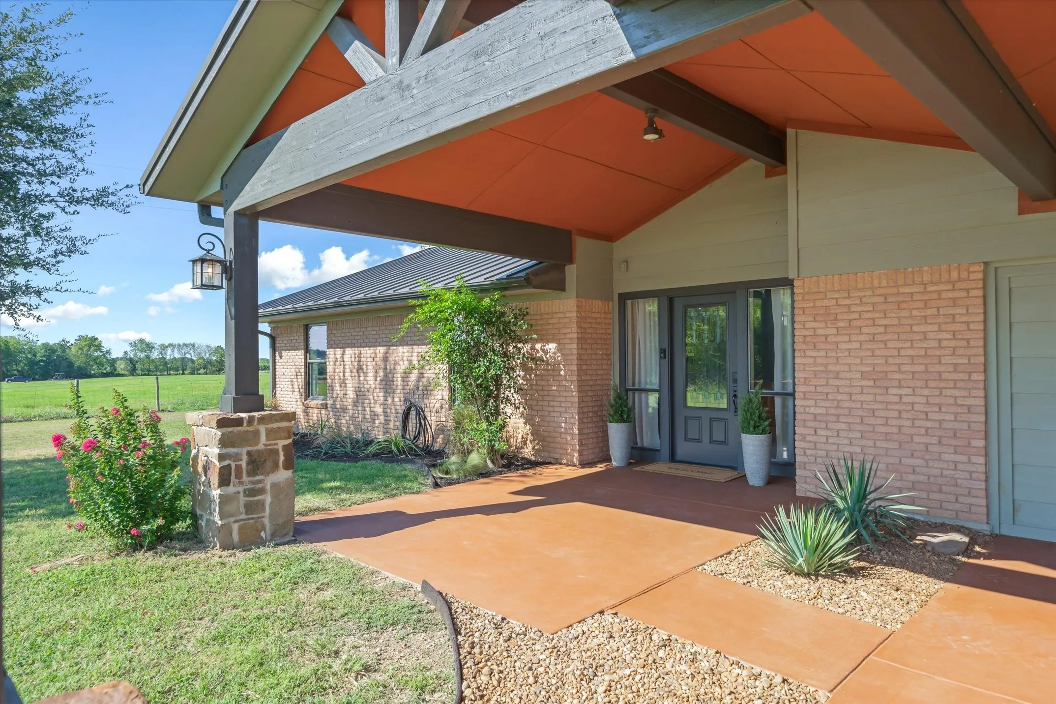 Single Family Residence For Sale in Van Zandt County , 301 Vz County Road 3412, Wills Point, Texas 75169, 3 Bedroom, 2 Bathroom, Garage spaces, 1,842 Sqft, built in 1969, mls#21379932, Real Estate Agent in Wills Point, Homes For Sale in Van Zandt county, Homes For Sale in Wills Point, Realtor in Wills Point Texas, Real Estate Brokerage Independent Realty Texas, Luminita Cordes Realtor