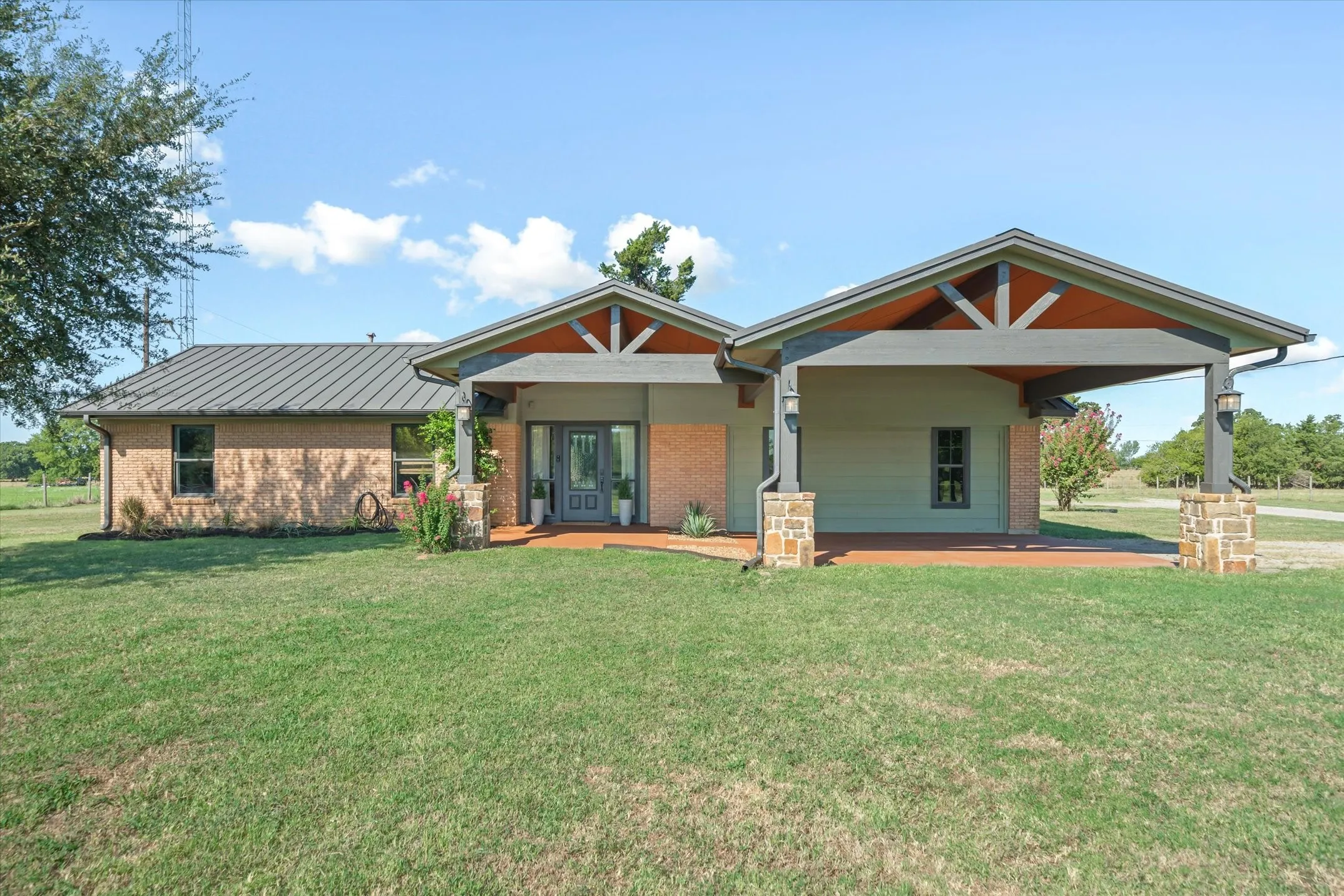 Single Family Residence For Sale in Van Zandt County , 301 Vz County Road 3412, Wills Point, Texas 75169, 3 Bedroom, 2 Bathroom, Garage spaces, 1,842 Sqft, built in 1969, mls#21379932, Real Estate Agent in Wills Point, Homes For Sale in Van Zandt county, Homes For Sale in Wills Point, Realtor in Wills Point Texas, Real Estate Brokerage Independent Realty Texas, Luminita Cordes Realtor