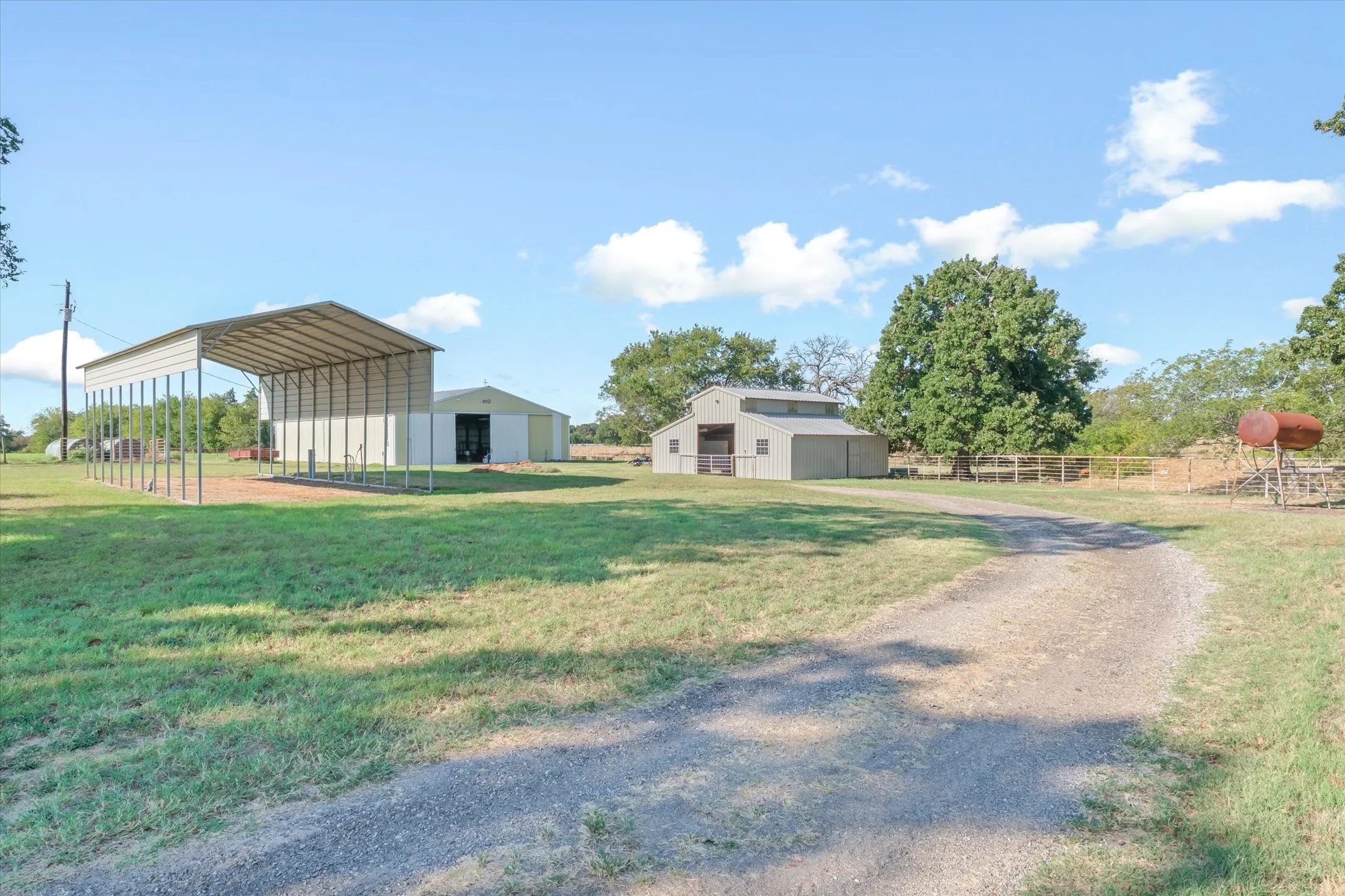 Single Family Residence For Sale in Van Zandt County , 301 Vz County Road 3412, Wills Point, Texas 75169, 3 Bedroom, 2 Bathroom, Garage spaces, 1,842 Sqft, built in 1969, mls#21379932, Real Estate Agent in Wills Point, Homes For Sale in Van Zandt county, Homes For Sale in Wills Point, Realtor in Wills Point Texas, Real Estate Brokerage Independent Realty Texas, Luminita Cordes Realtor