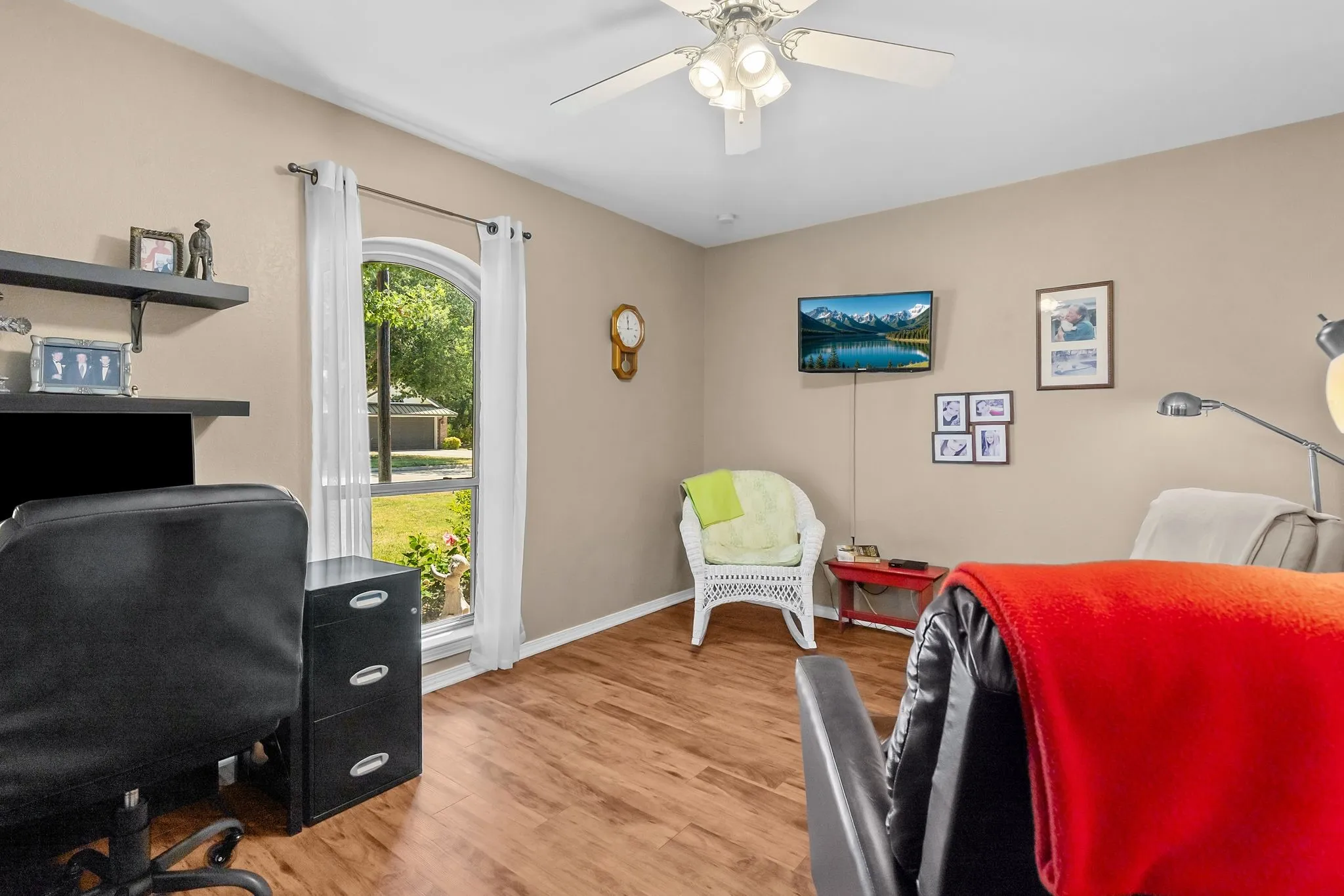 Single Family Residence For Sale in Hopkins County , 1200 April Drive, Sulphur Springs, Texas 75482, 3 Bedroom, 2 Bathroom, 2 Garage spaces, 1,732 Sqft, built in 1989, mls#21385775, Real Estate Agent in Sulphur Springs, Homes For Sale in Hopkins county, Homes For Sale in Sulphur Springs, Realtor in Sulphur Springs Texas, Real Estate Brokerage Independent Realty Texas, Luminita Cordes Realtor