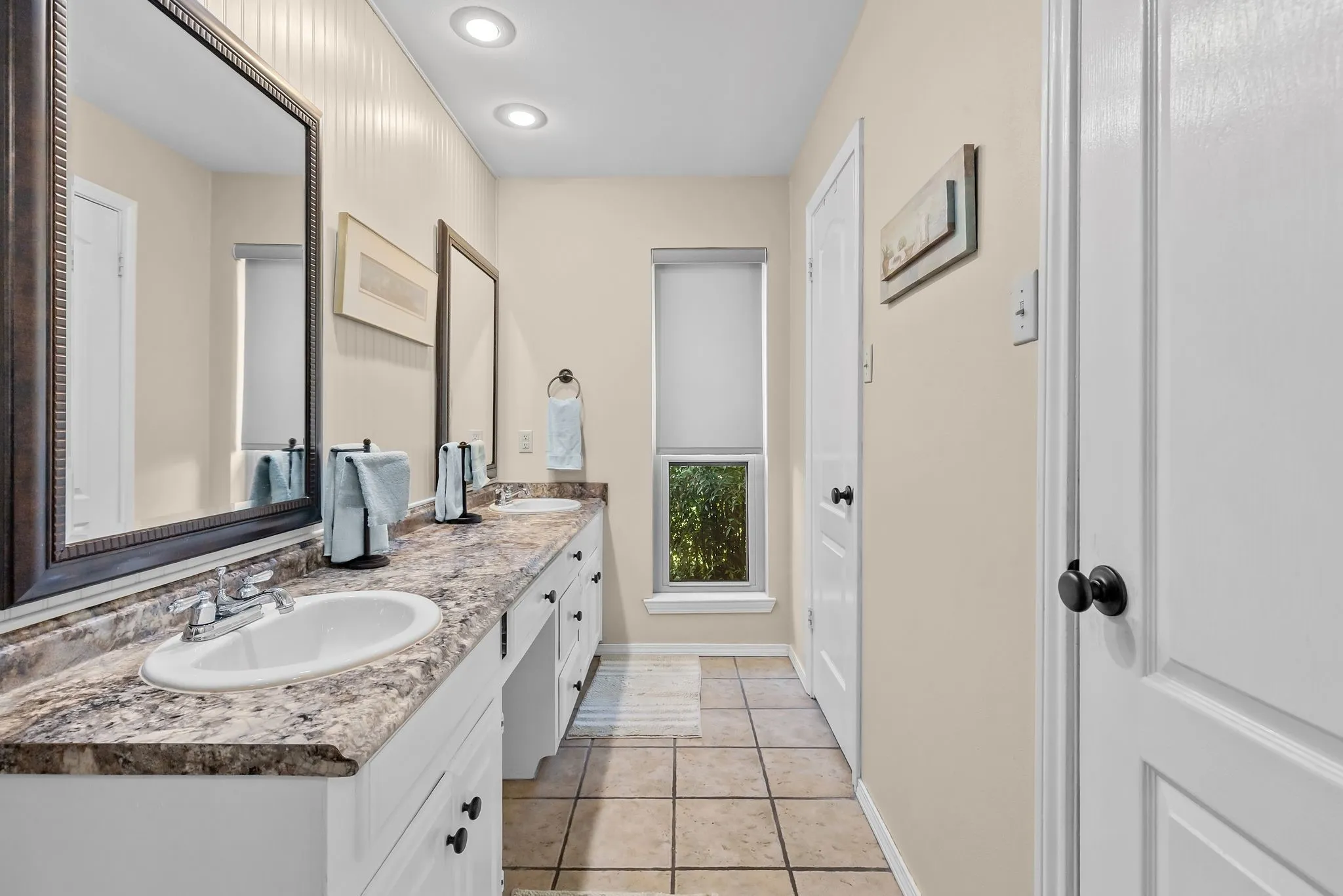 2 walk-in closets