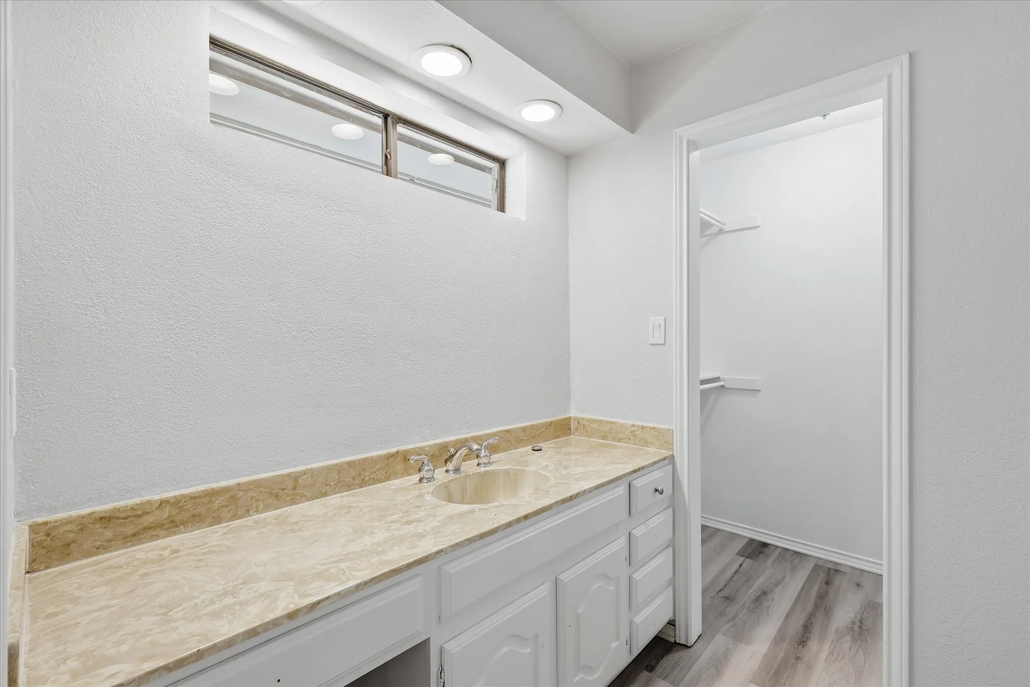 Single Family Residence For Rent in Dallas County , 2625 Ramblewood Drive, Carrollton, Texas 75006, 4 Bedroom, 3 Bathroom, 2 Garage spaces, 2,871 Sqft, built in 1980, mls#21390687, Real Estate Agent in Carrollton, Homes For Rent in Dallas county, Homes For Rent in Carrollton, Realtor in Carrollton Texas, Real Estate Brokerage Independent Realty Texas, Luminita Cordes Realtor