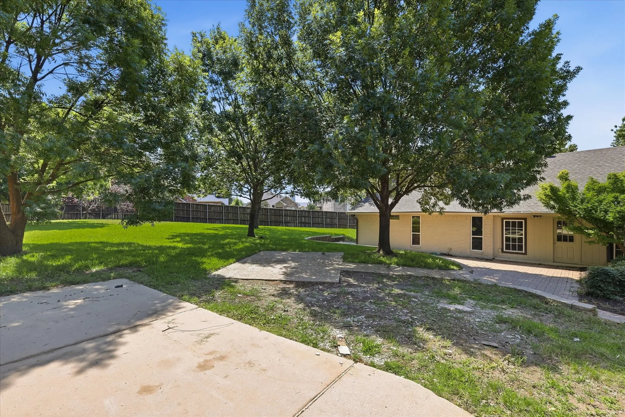 Single Family Residence For Rent in Dallas County , 2625 Ramblewood Drive, Carrollton, Texas 75006, 4 Bedroom, 3 Bathroom, 2 Garage spaces, 2,871 Sqft, built in 1980, mls#21390687, Real Estate Agent in Carrollton, Homes For Rent in Dallas county, Homes For Rent in Carrollton, Realtor in Carrollton Texas, Real Estate Brokerage Independent Realty Texas, Luminita Cordes Realtor
