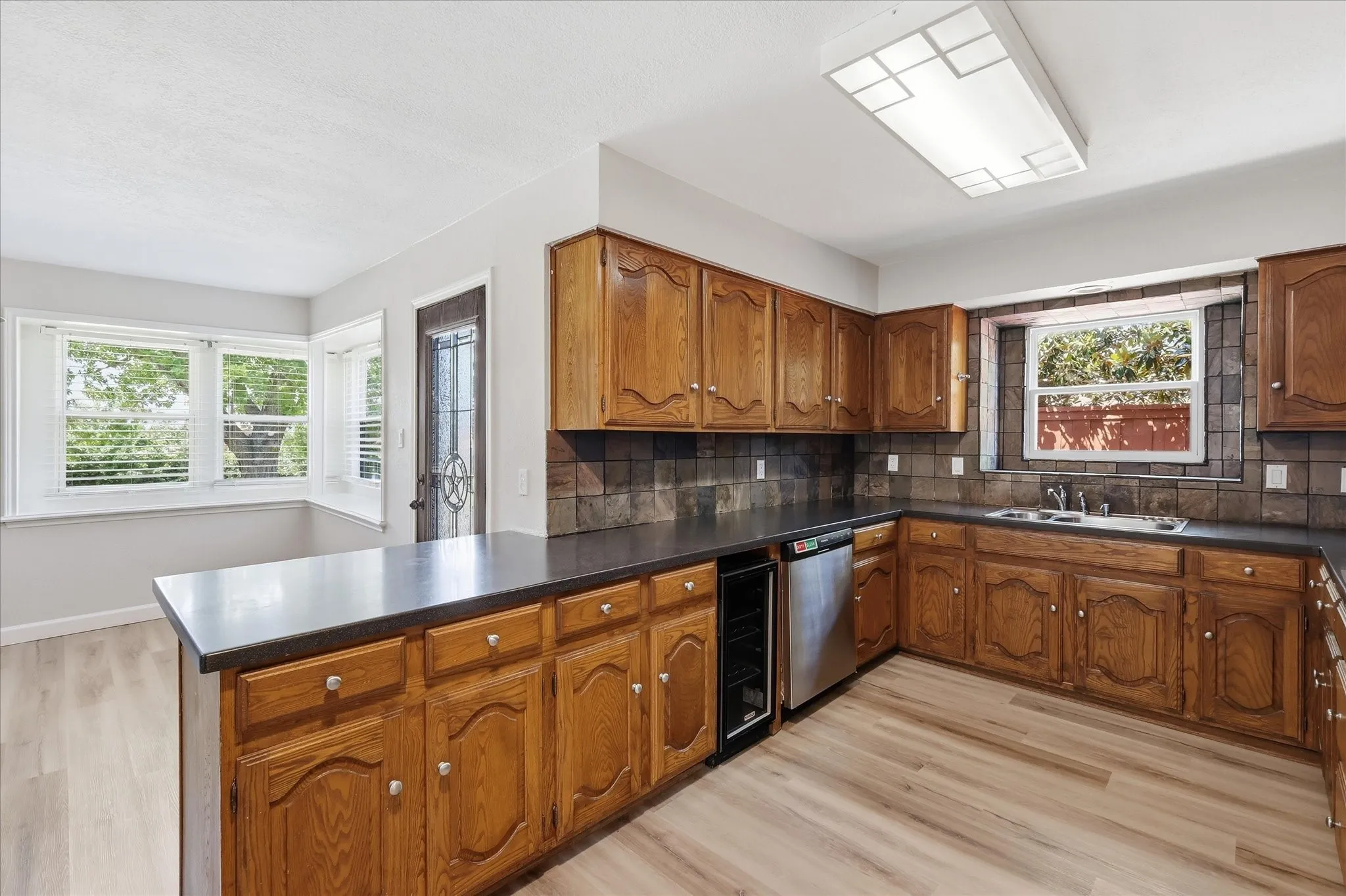 Single Family Residence For Rent in Dallas County , 2625 Ramblewood Drive, Carrollton, Texas 75006, 4 Bedroom, 3 Bathroom, 2 Garage spaces, 2,871 Sqft, built in 1980, mls#21390687, Real Estate Agent in Carrollton, Homes For Rent in Dallas county, Homes For Rent in Carrollton, Realtor in Carrollton Texas, Real Estate Brokerage Independent Realty Texas, Luminita Cordes Realtor