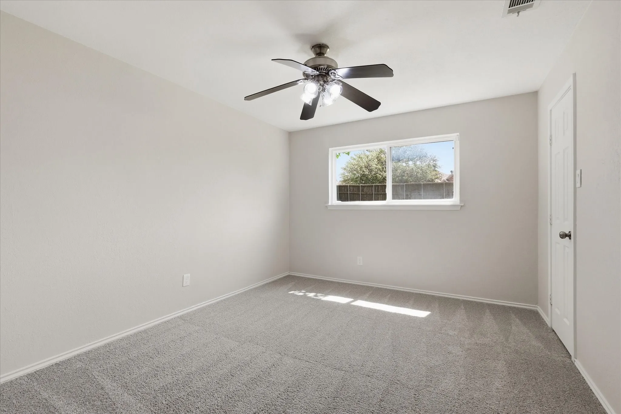 Single Family Residence For Rent in Dallas County , 2625 Ramblewood Drive, Carrollton, Texas 75006, 4 Bedroom, 3 Bathroom, 2 Garage spaces, 2,871 Sqft, built in 1980, mls#21390687, Real Estate Agent in Carrollton, Homes For Rent in Dallas county, Homes For Rent in Carrollton, Realtor in Carrollton Texas, Real Estate Brokerage Independent Realty Texas, Luminita Cordes Realtor