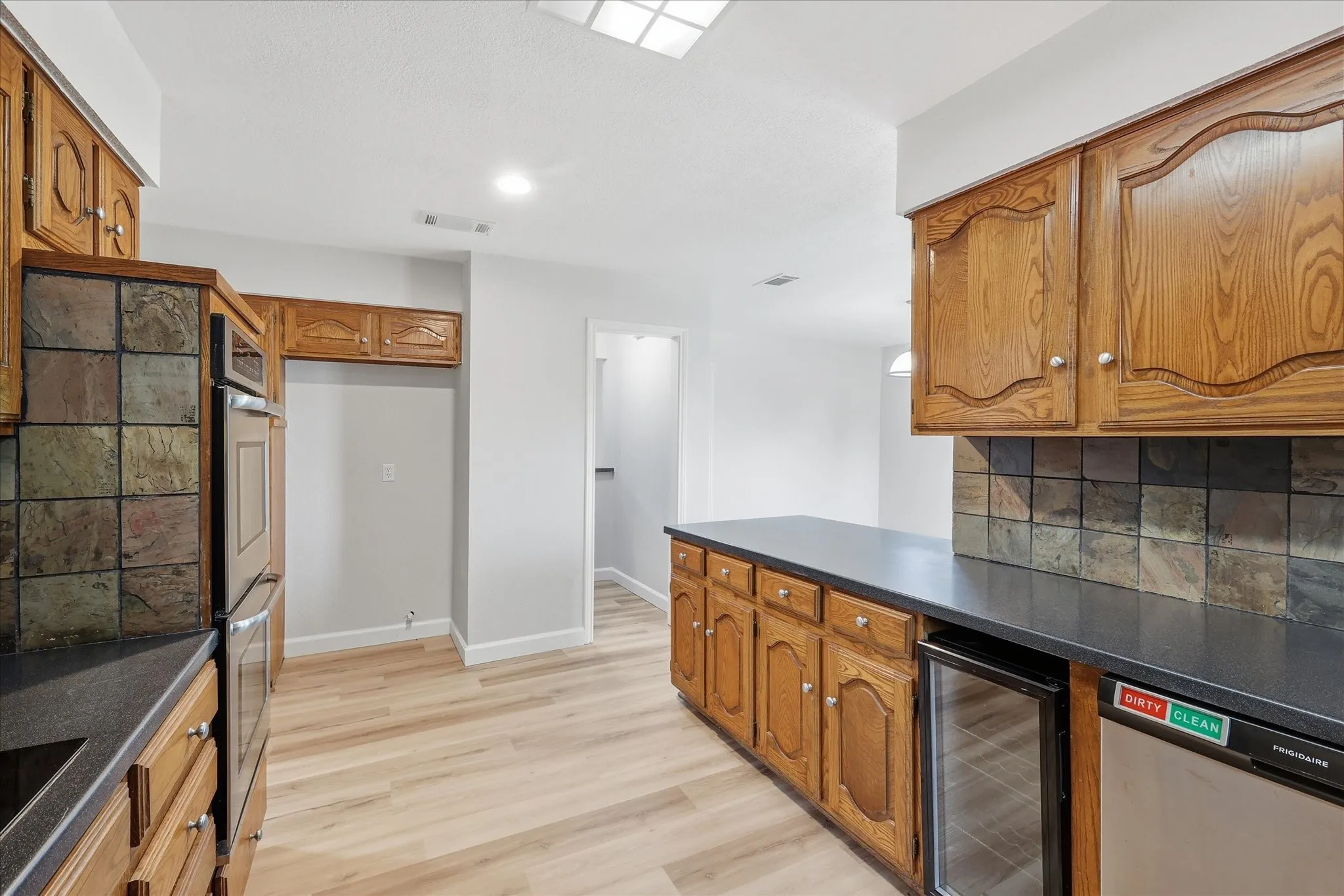 Single Family Residence For Rent in Dallas County , 2625 Ramblewood Drive, Carrollton, Texas 75006, 4 Bedroom, 3 Bathroom, 2 Garage spaces, 2,871 Sqft, built in 1980, mls#21390687, Real Estate Agent in Carrollton, Homes For Rent in Dallas county, Homes For Rent in Carrollton, Realtor in Carrollton Texas, Real Estate Brokerage Independent Realty Texas, Luminita Cordes Realtor