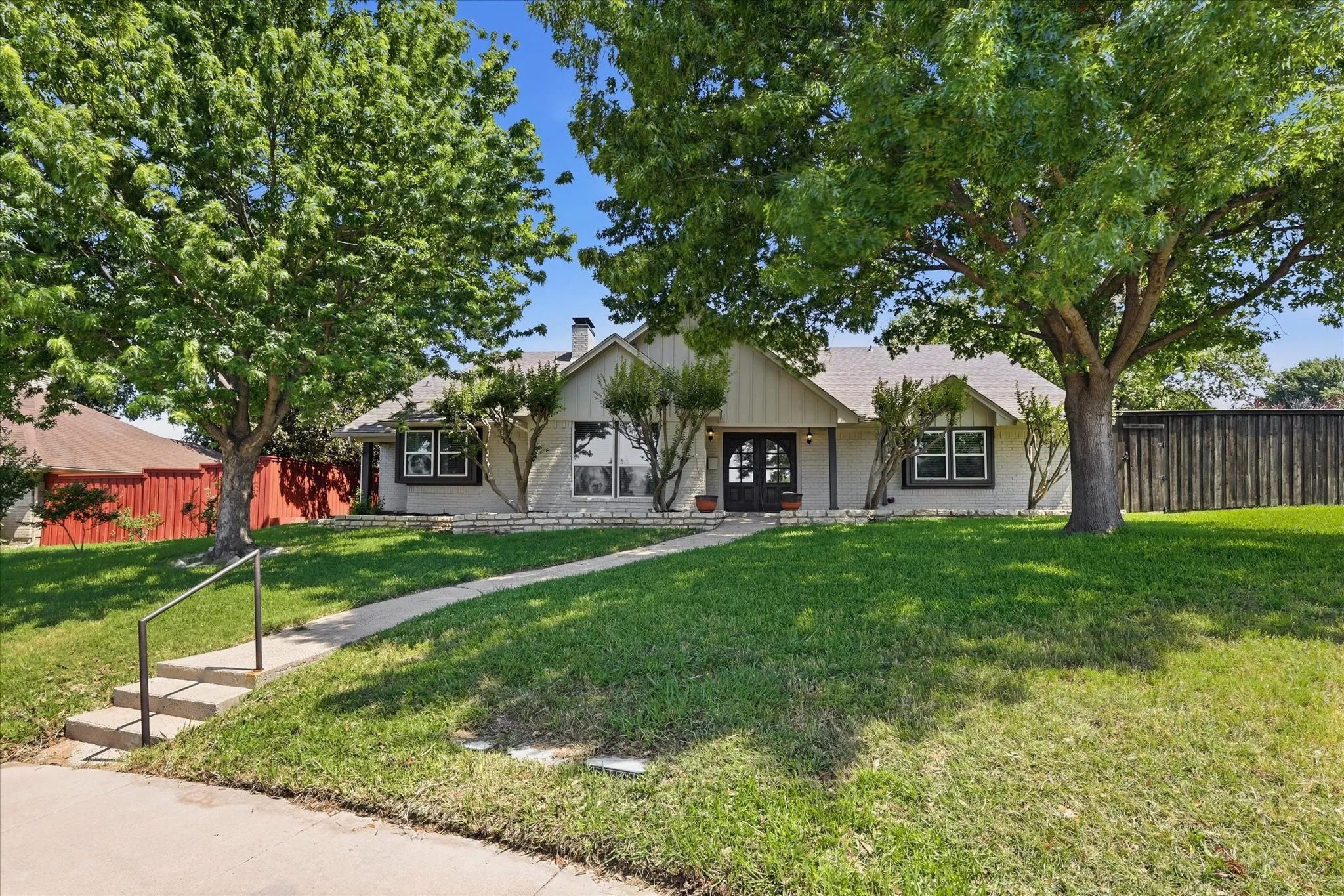 Single Family Residence For Rent in Dallas County , 2625 Ramblewood Drive, Carrollton, Texas 75006, 4 Bedroom, 3 Bathroom, 2 Garage spaces, 2,871 Sqft, built in 1980, mls#21390687, Real Estate Agent in Carrollton, Homes For Rent in Dallas county, Homes For Rent in Carrollton, Realtor in Carrollton Texas, Real Estate Brokerage Independent Realty Texas, Luminita Cordes Realtor