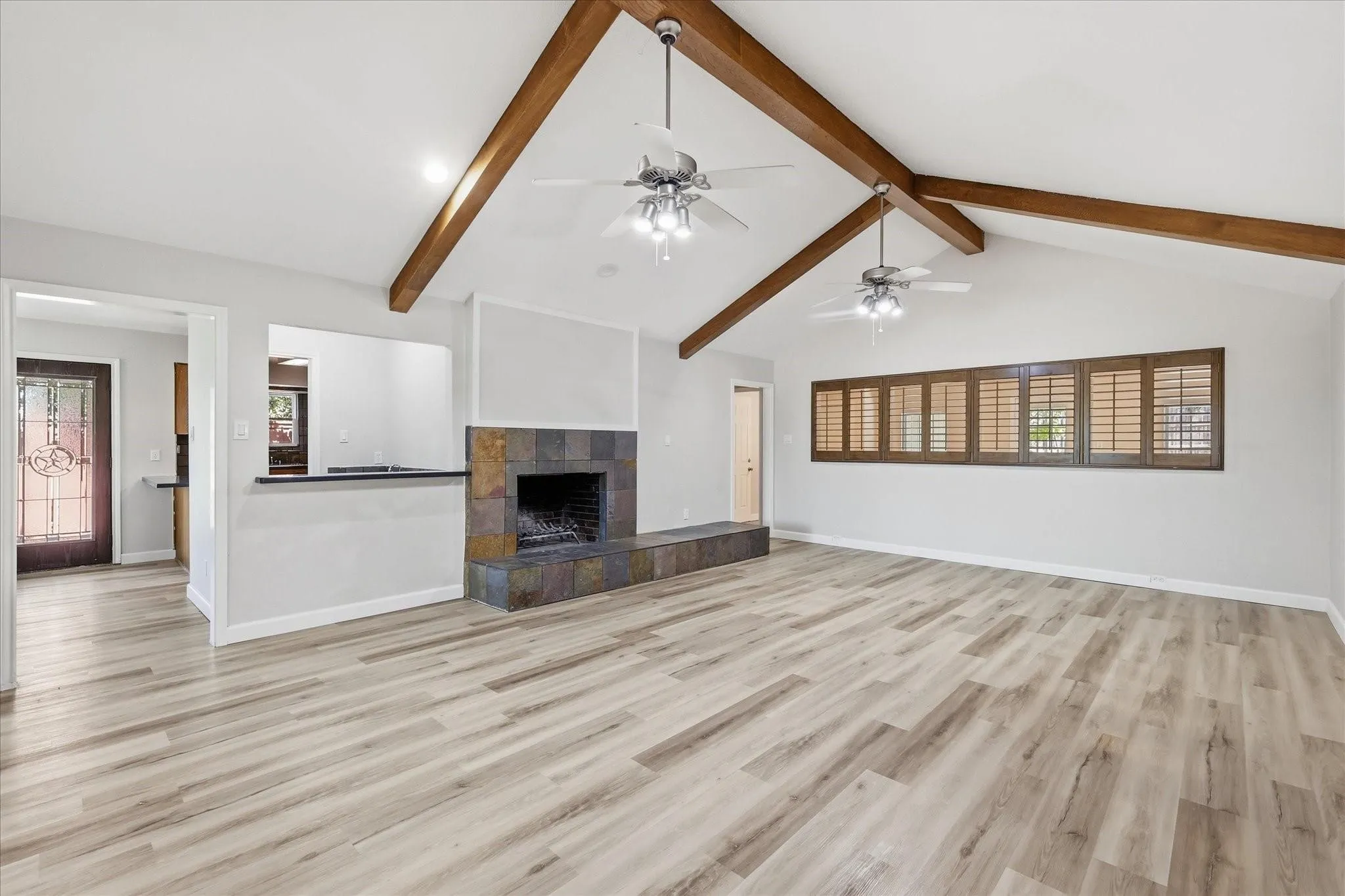 Single Family Residence For Rent in Dallas County , 2625 Ramblewood Drive, Carrollton, Texas 75006, 4 Bedroom, 3 Bathroom, 2 Garage spaces, 2,871 Sqft, built in 1980, mls#21390687, Real Estate Agent in Carrollton, Homes For Rent in Dallas county, Homes For Rent in Carrollton, Realtor in Carrollton Texas, Real Estate Brokerage Independent Realty Texas, Luminita Cordes Realtor