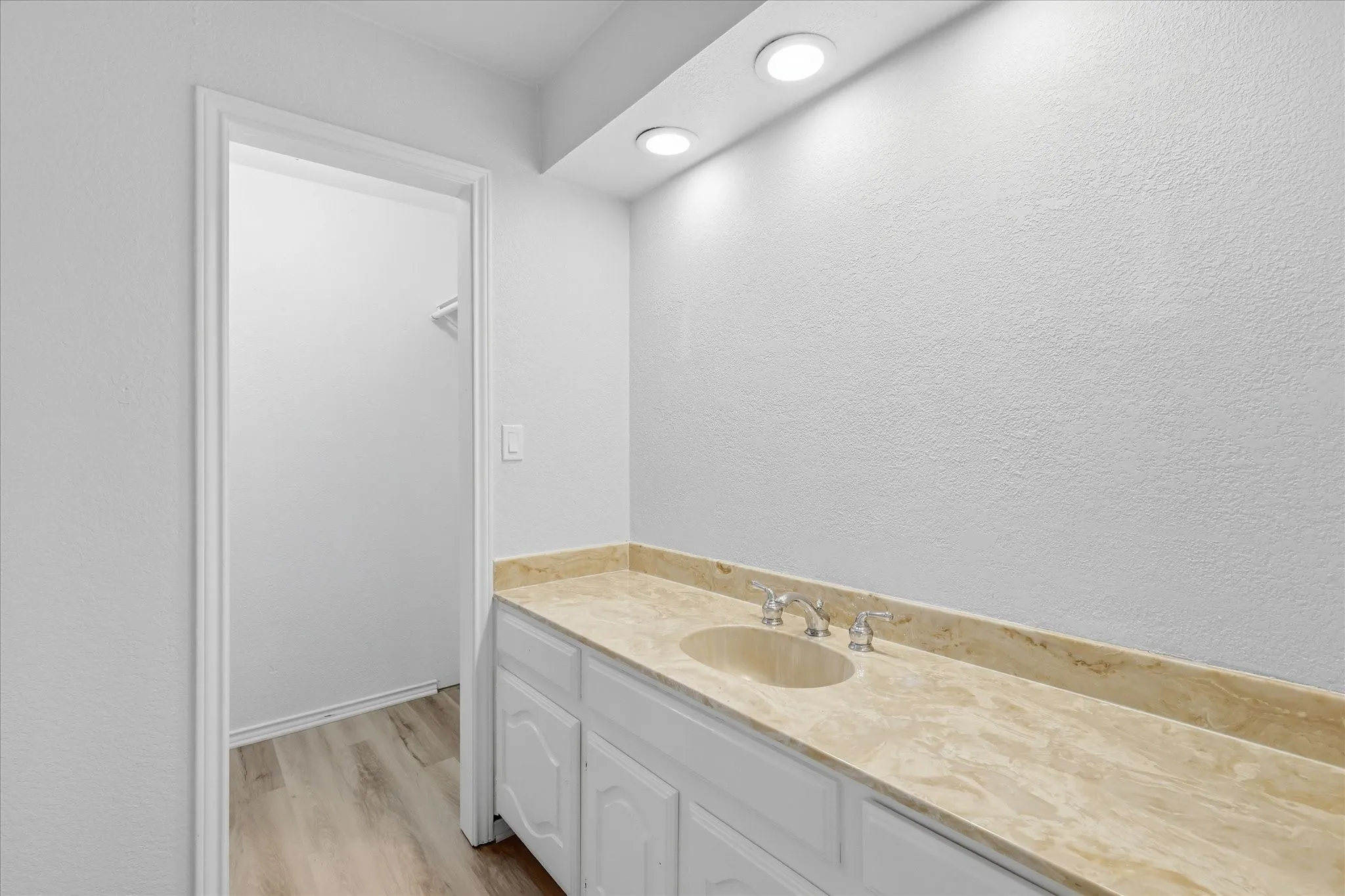 Single Family Residence For Rent in Dallas County , 2625 Ramblewood Drive, Carrollton, Texas 75006, 4 Bedroom, 3 Bathroom, 2 Garage spaces, 2,871 Sqft, built in 1980, mls#21390687, Real Estate Agent in Carrollton, Homes For Rent in Dallas county, Homes For Rent in Carrollton, Realtor in Carrollton Texas, Real Estate Brokerage Independent Realty Texas, Luminita Cordes Realtor