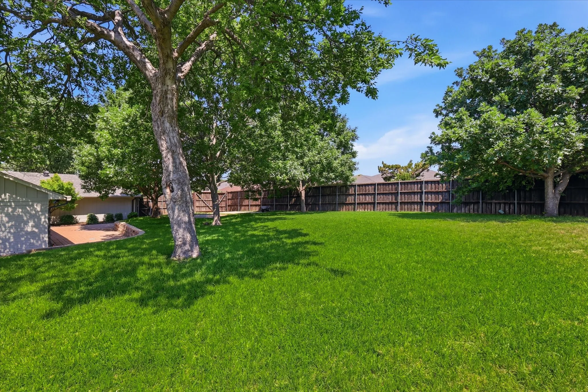 Single Family Residence For Rent in Dallas County , 2625 Ramblewood Drive, Carrollton, Texas 75006, 4 Bedroom, 3 Bathroom, 2 Garage spaces, 2,871 Sqft, built in 1980, mls#21390687, Real Estate Agent in Carrollton, Homes For Rent in Dallas county, Homes For Rent in Carrollton, Realtor in Carrollton Texas, Real Estate Brokerage Independent Realty Texas, Luminita Cordes Realtor