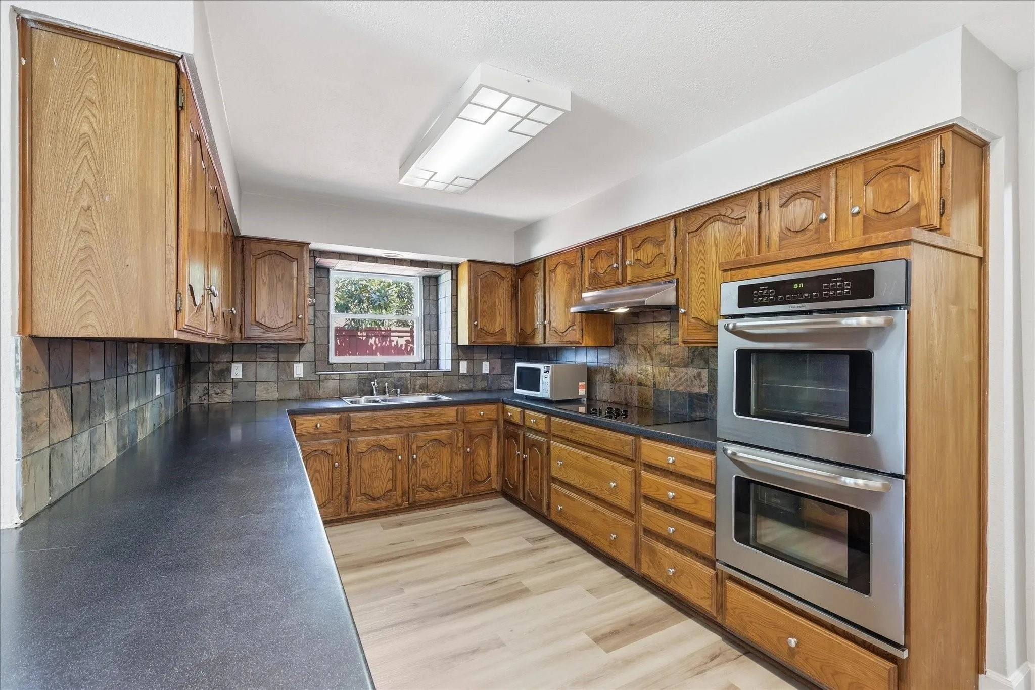 Single Family Residence For Rent in Dallas County , 2625 Ramblewood Drive, Carrollton, Texas 75006, 4 Bedroom, 3 Bathroom, 2 Garage spaces, 2,871 Sqft, built in 1980, mls#21390687, Real Estate Agent in Carrollton, Homes For Rent in Dallas county, Homes For Rent in Carrollton, Realtor in Carrollton Texas, Real Estate Brokerage Independent Realty Texas, Luminita Cordes Realtor
