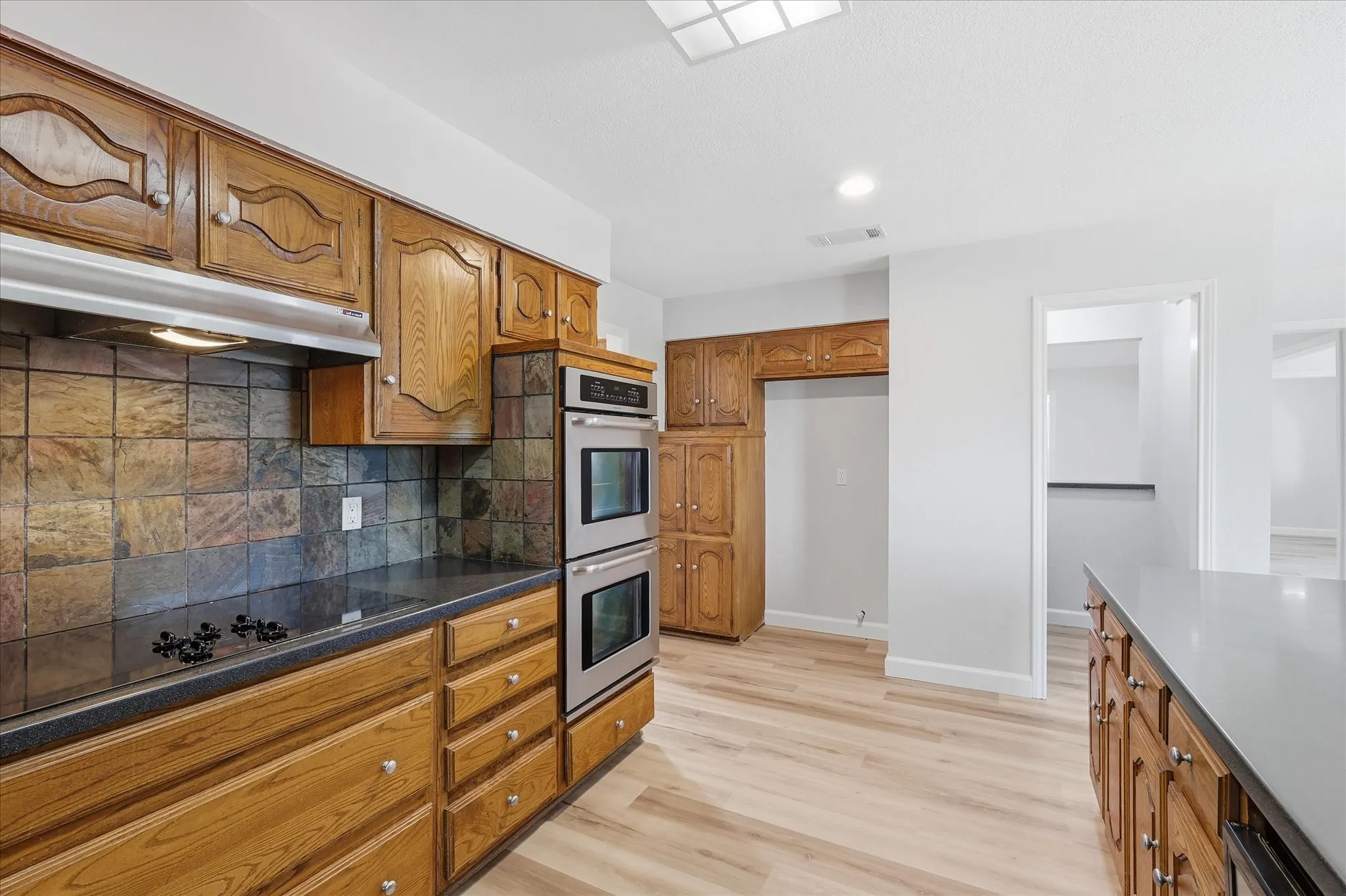 Single Family Residence For Rent in Dallas County , 2625 Ramblewood Drive, Carrollton, Texas 75006, 4 Bedroom, 3 Bathroom, 2 Garage spaces, 2,871 Sqft, built in 1980, mls#21390687, Real Estate Agent in Carrollton, Homes For Rent in Dallas county, Homes For Rent in Carrollton, Realtor in Carrollton Texas, Real Estate Brokerage Independent Realty Texas, Luminita Cordes Realtor
