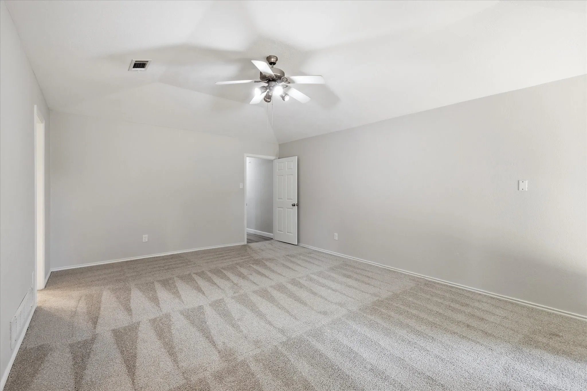 Single Family Residence For Rent in Dallas County , 2625 Ramblewood Drive, Carrollton, Texas 75006, 4 Bedroom, 3 Bathroom, 2 Garage spaces, 2,871 Sqft, built in 1980, mls#21390687, Real Estate Agent in Carrollton, Homes For Rent in Dallas county, Homes For Rent in Carrollton, Realtor in Carrollton Texas, Real Estate Brokerage Independent Realty Texas, Luminita Cordes Realtor