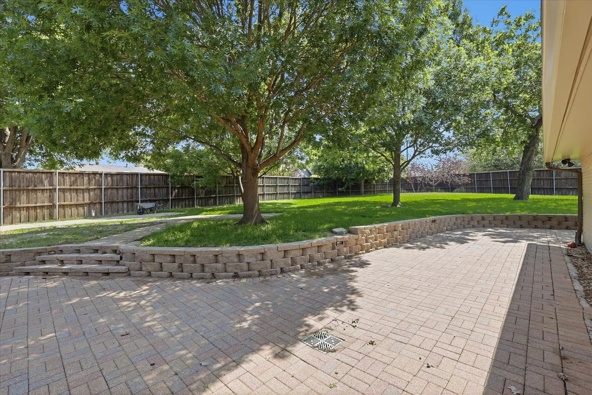 Single Family Residence For Rent in Dallas County , 2625 Ramblewood Drive, Carrollton, Texas 75006, 4 Bedroom, 3 Bathroom, 2 Garage spaces, 2,871 Sqft, built in 1980, mls#21390687, Real Estate Agent in Carrollton, Homes For Rent in Dallas county, Homes For Rent in Carrollton, Realtor in Carrollton Texas, Real Estate Brokerage Independent Realty Texas, Luminita Cordes Realtor