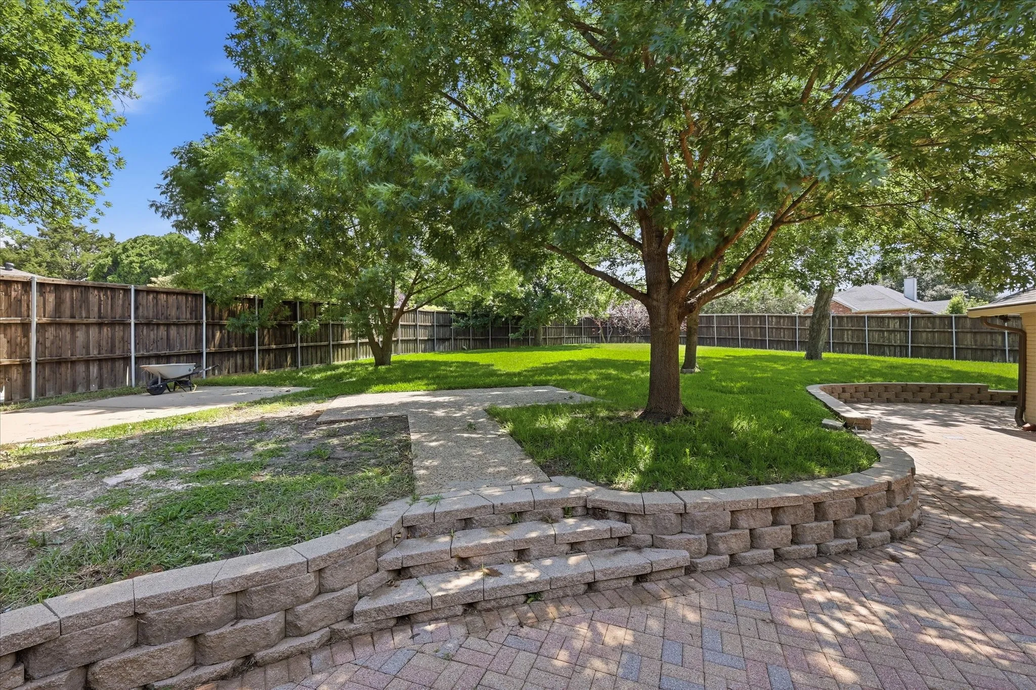 Single Family Residence For Rent in Dallas County , 2625 Ramblewood Drive, Carrollton, Texas 75006, 4 Bedroom, 3 Bathroom, 2 Garage spaces, 2,871 Sqft, built in 1980, mls#21390687, Real Estate Agent in Carrollton, Homes For Rent in Dallas county, Homes For Rent in Carrollton, Realtor in Carrollton Texas, Real Estate Brokerage Independent Realty Texas, Luminita Cordes Realtor