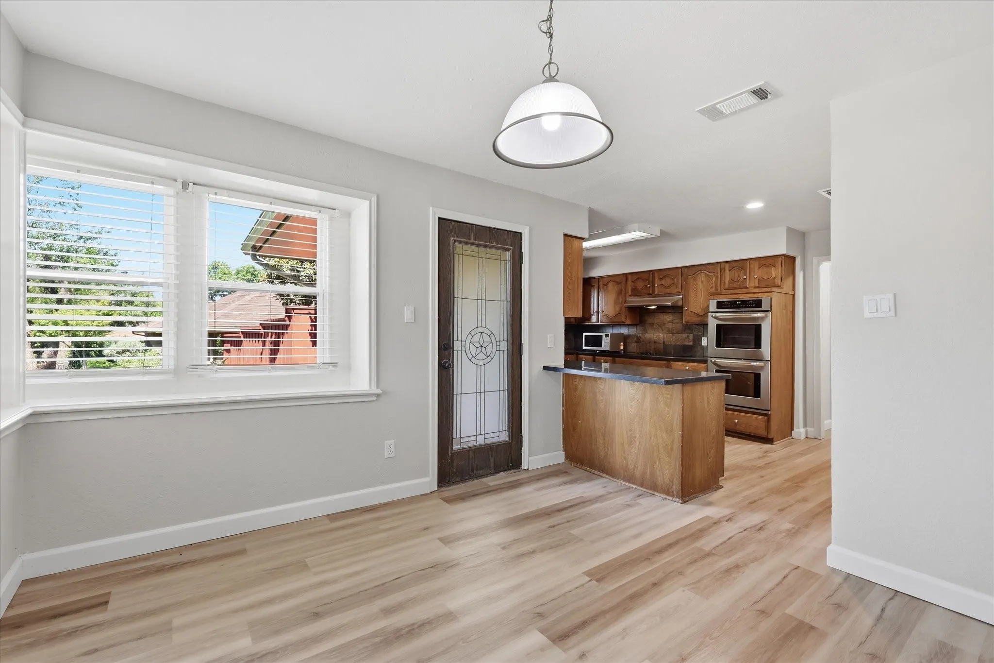 Single Family Residence For Rent in Dallas County , 2625 Ramblewood Drive, Carrollton, Texas 75006, 4 Bedroom, 3 Bathroom, 2 Garage spaces, 2,871 Sqft, built in 1980, mls#21390687, Real Estate Agent in Carrollton, Homes For Rent in Dallas county, Homes For Rent in Carrollton, Realtor in Carrollton Texas, Real Estate Brokerage Independent Realty Texas, Luminita Cordes Realtor